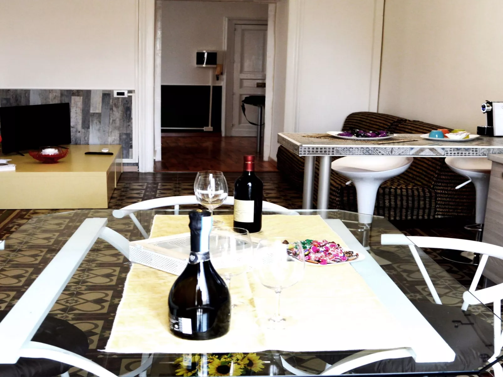 Für 10 Personen ca. 250 m&sup2; in Caltagirone, Sizilien (Provinz Catania)-Image-tags.info