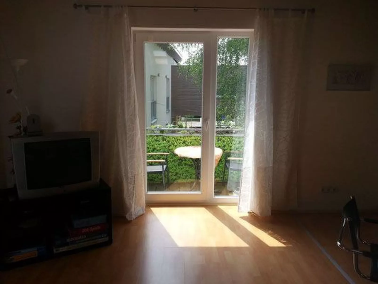 Moderne Studiowohnung im Obergeschoss mit Balkon-Binnen