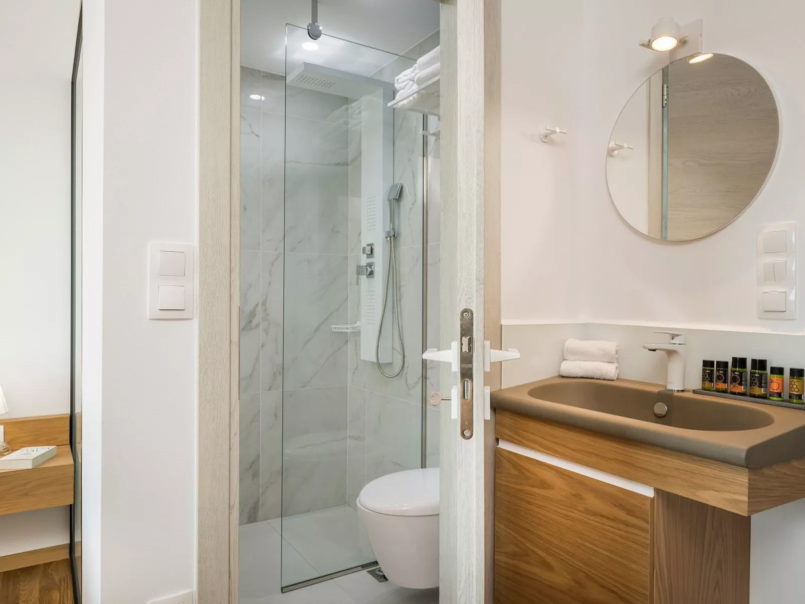 Villa White Harmony 6km vom Strand entfernt mit Pool-Binnen