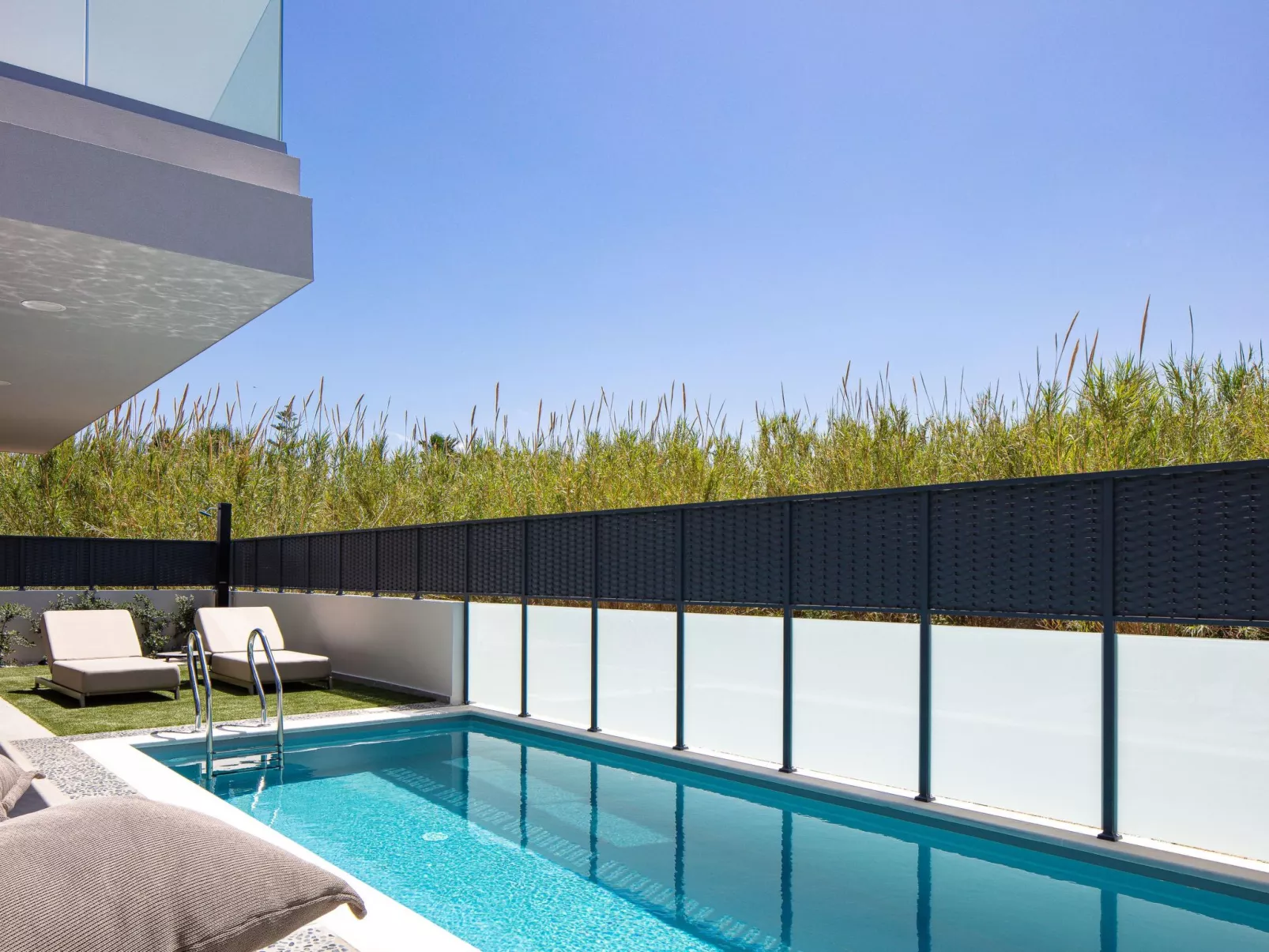 VillaSaints II - Elegante Pool-Villa in Strandnähe-Binnen