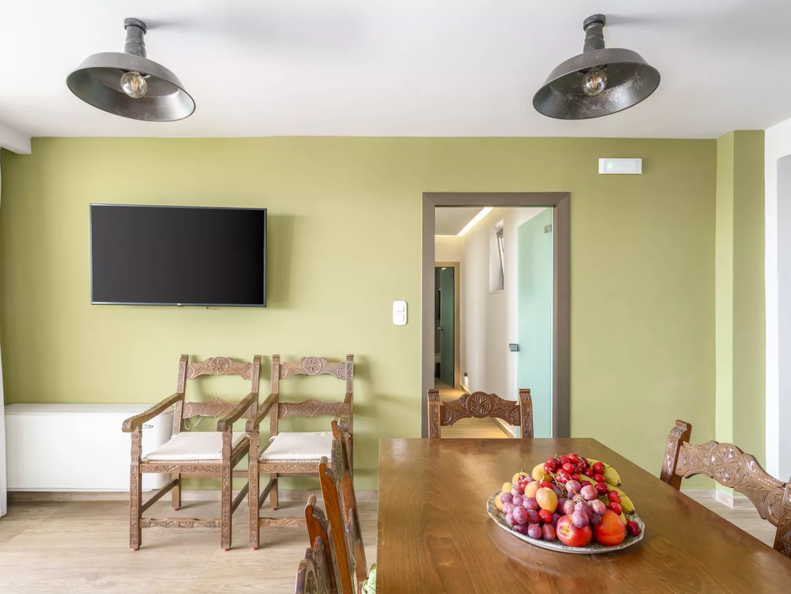 Neue Villa mit privatem Pool und BBQ, 2.5km zum Strand-Binnen