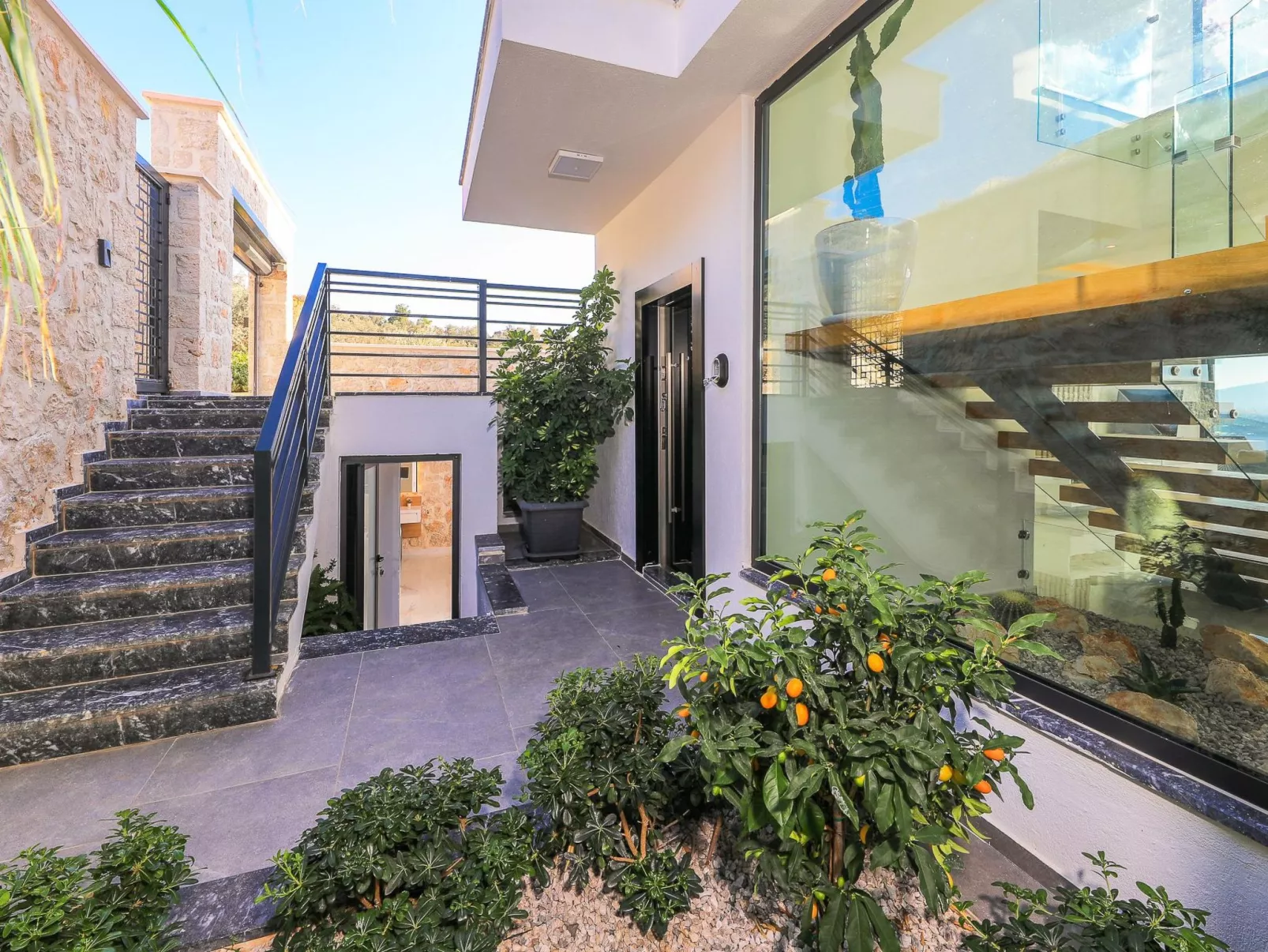 Moderne Luxusvilla in Kalkan mit Meerblick-Binnen