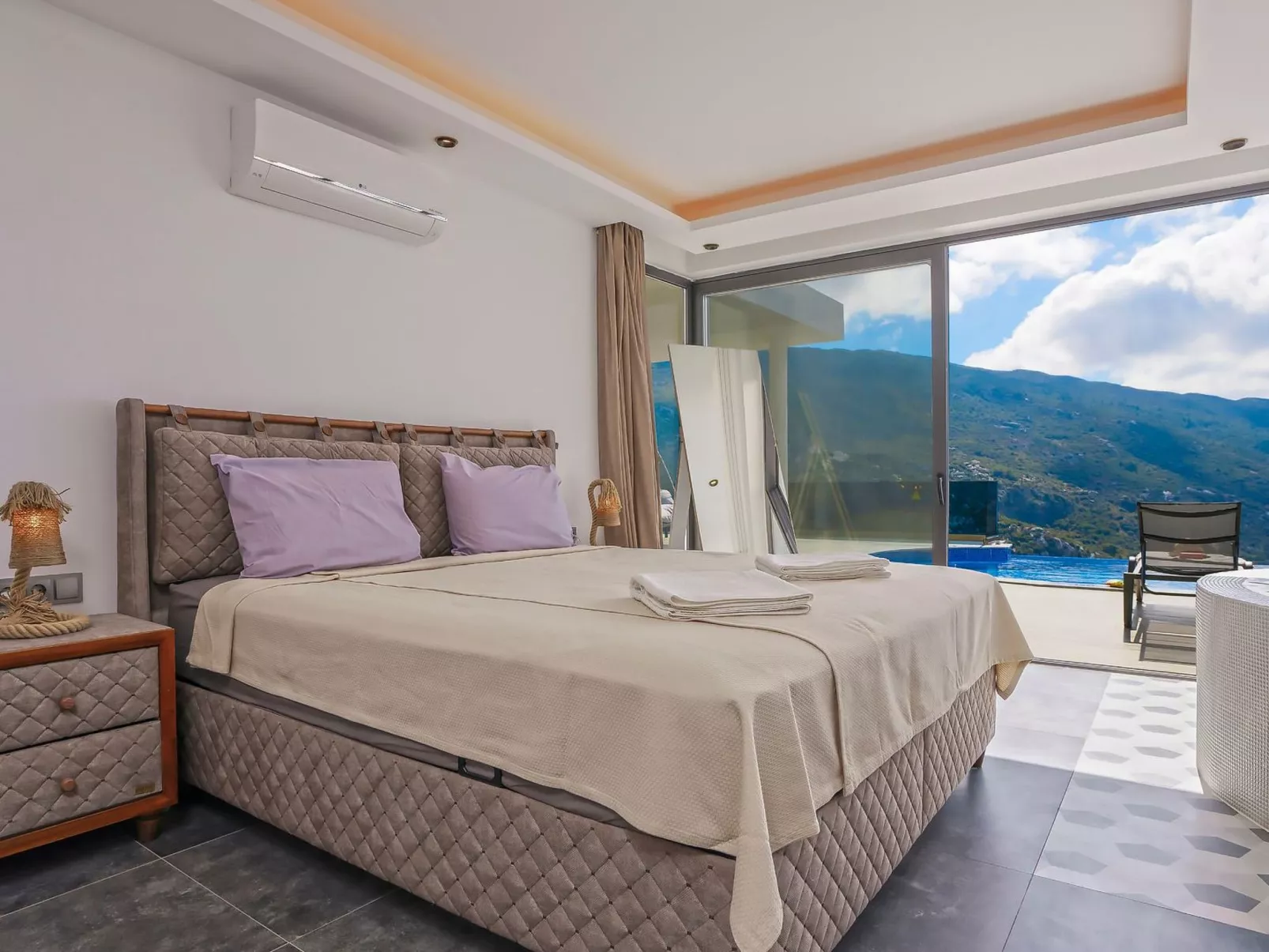 Schöne Villa mit Pool, Blick auf Meer und Tal-Binnen