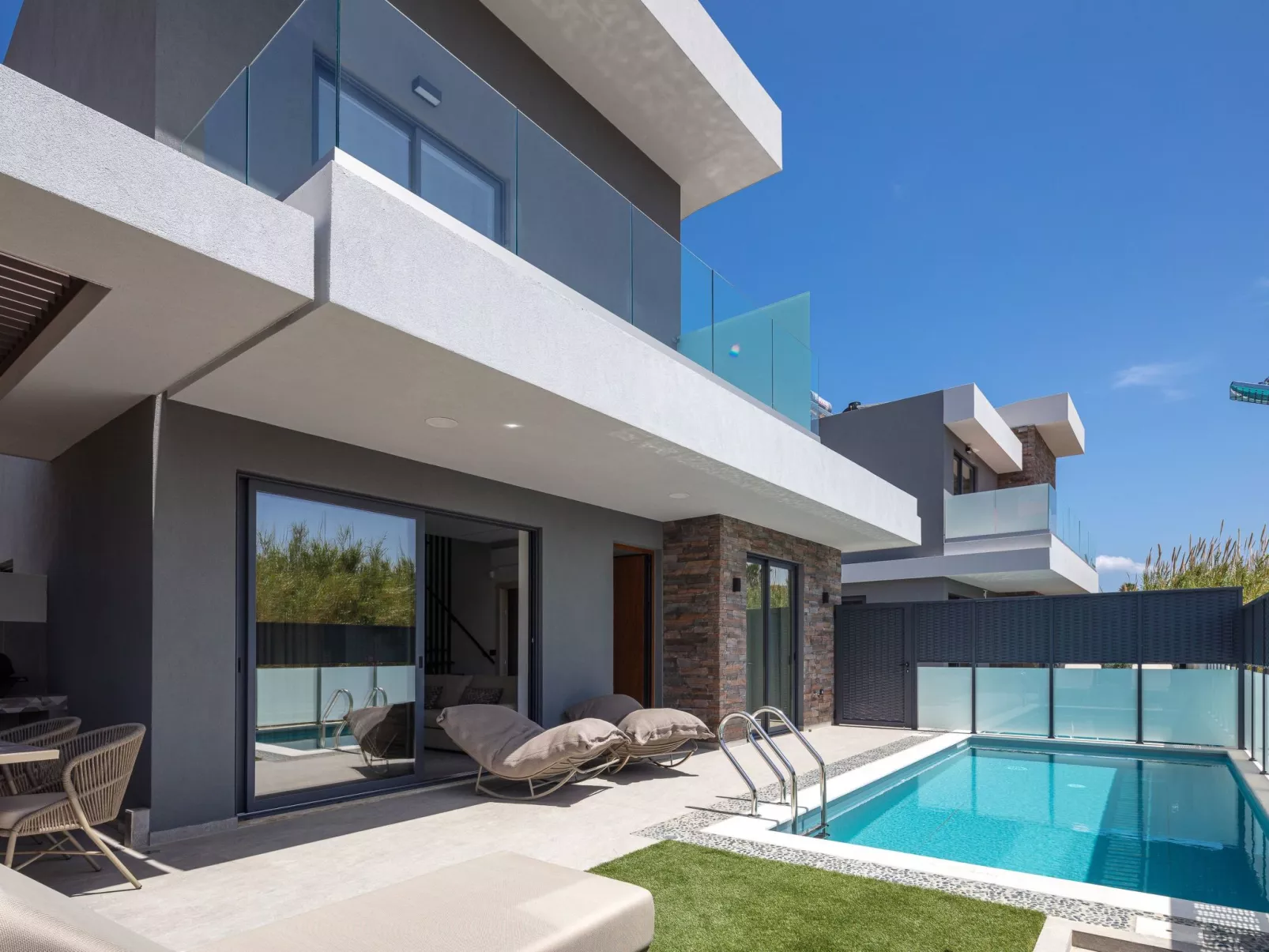 VillaSaints I - Pool und BBQ, Spaziergang zum Strand-Binnen