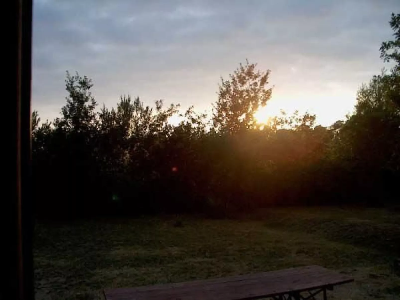 Gemütliches Ferienhäuschen im Grünen mit Terrasse-Buiten