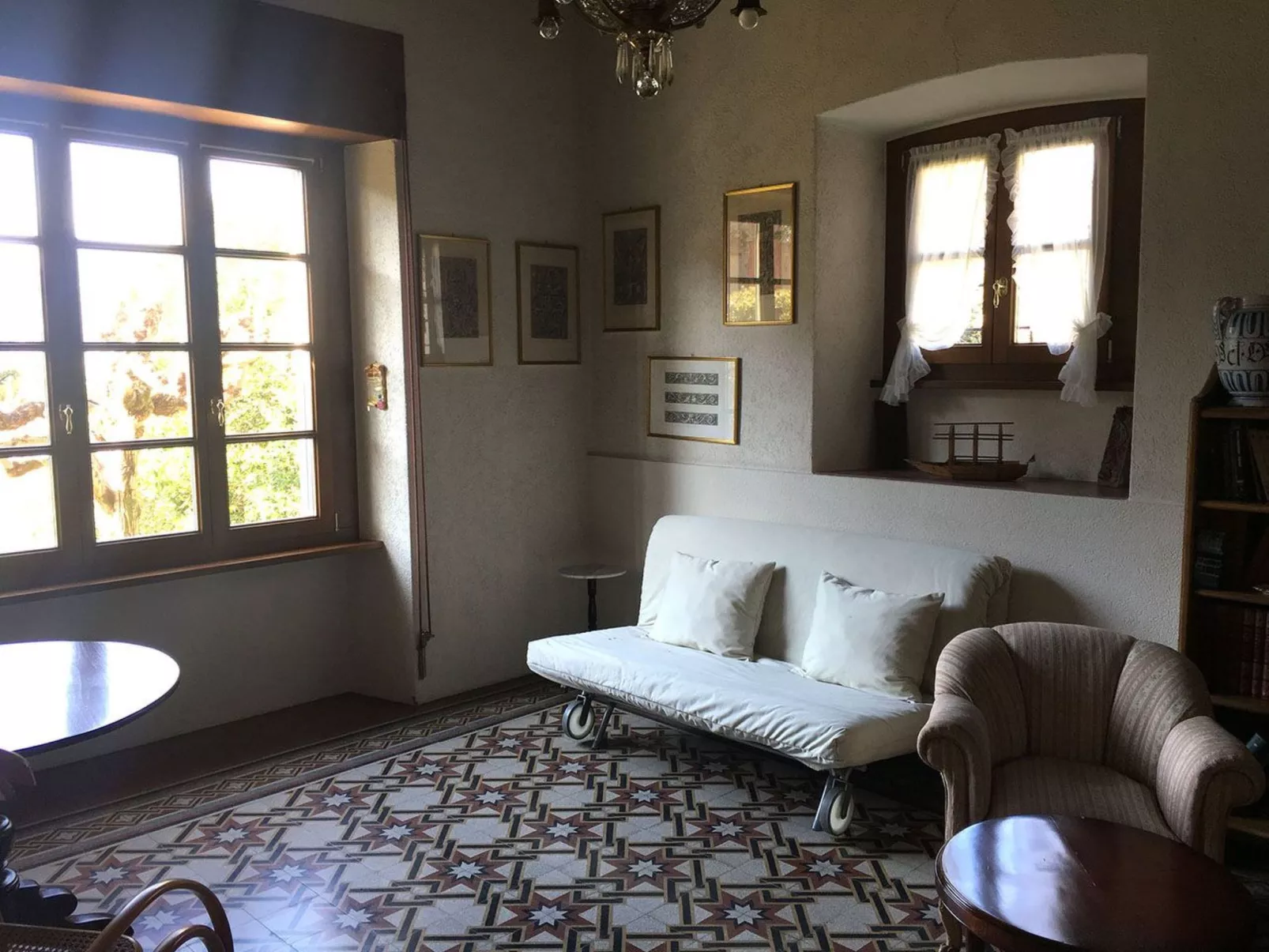 3.5-Zi.-Ferienwohnung mit privatem Seeanstoss-Binnen