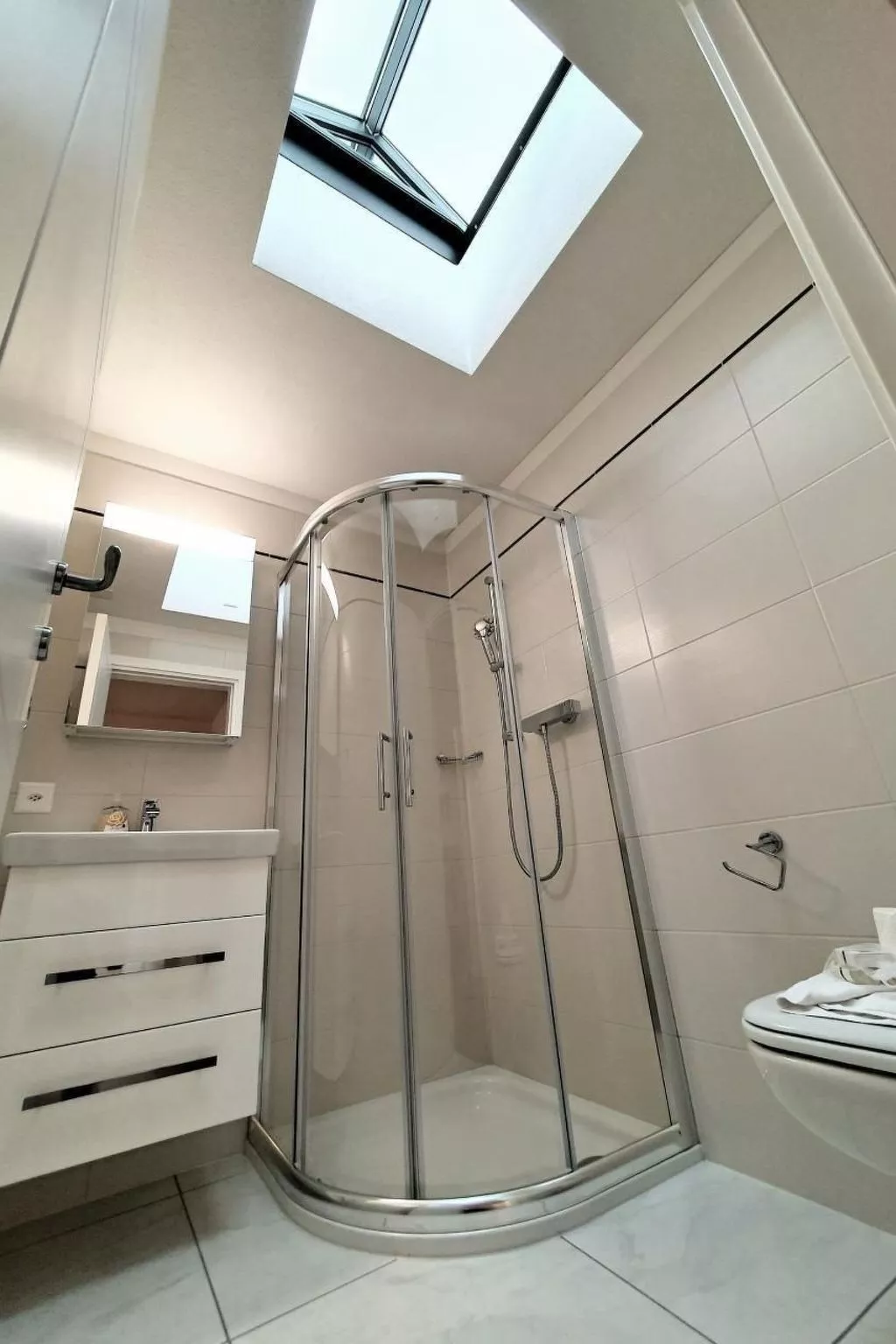 Lake View Penthouse 701-Image-tags.info