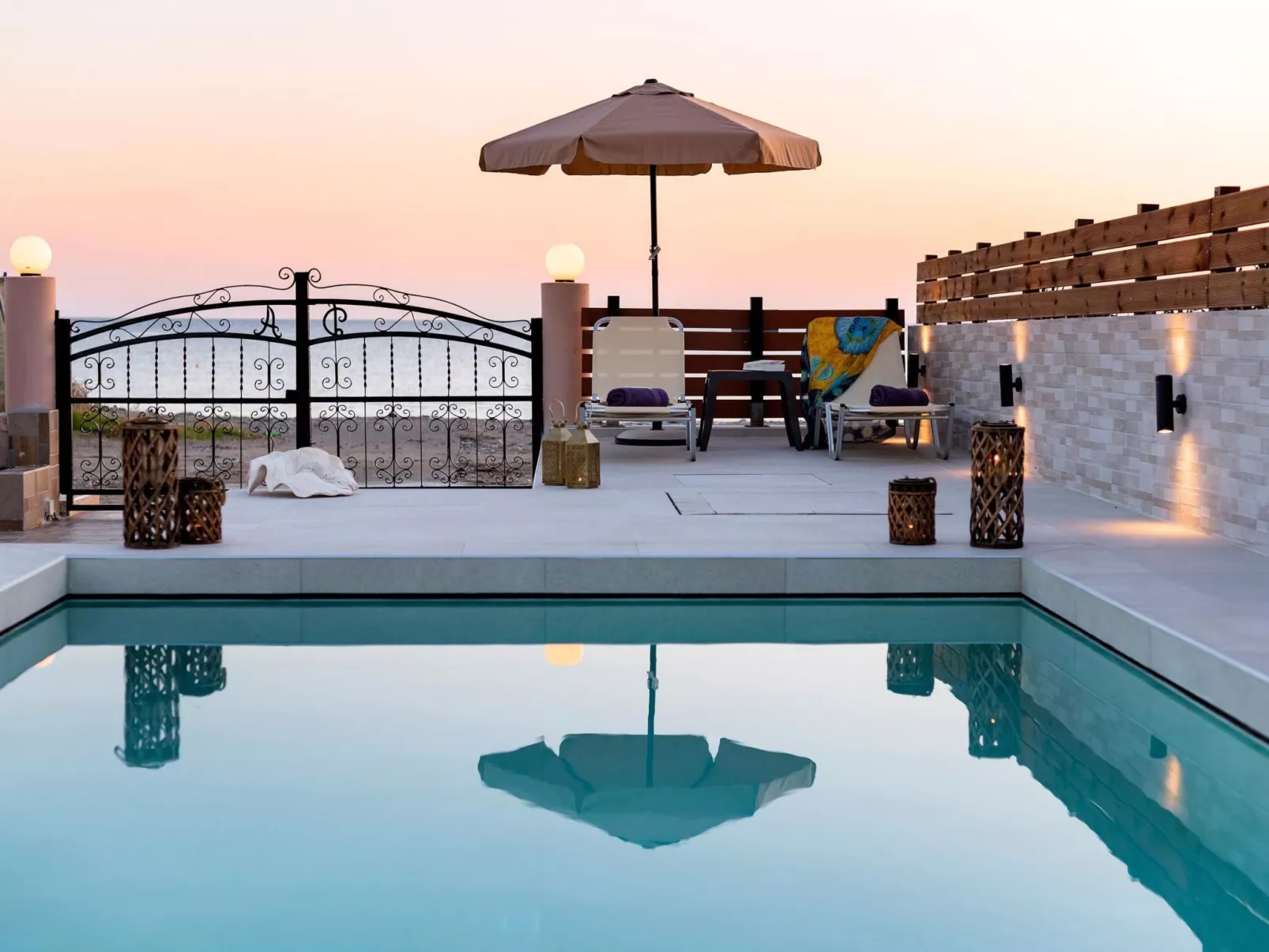 Villa Fay mit privatem Parkplatz in Lardos-Buiten