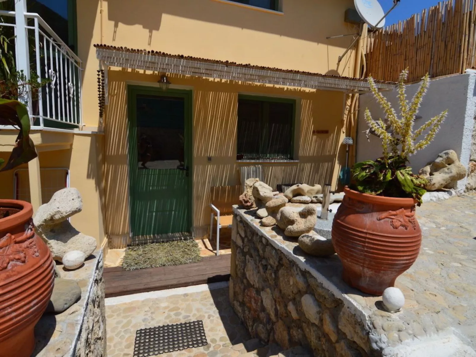 Charmantes Steinhaus in Agios Matheos-Binnen