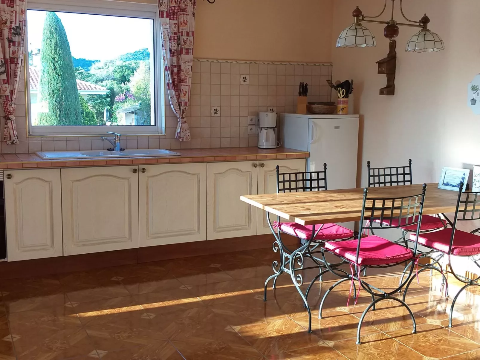 Schöne Ferienwohnung mit Meerblick und Pool-Image-tags.info