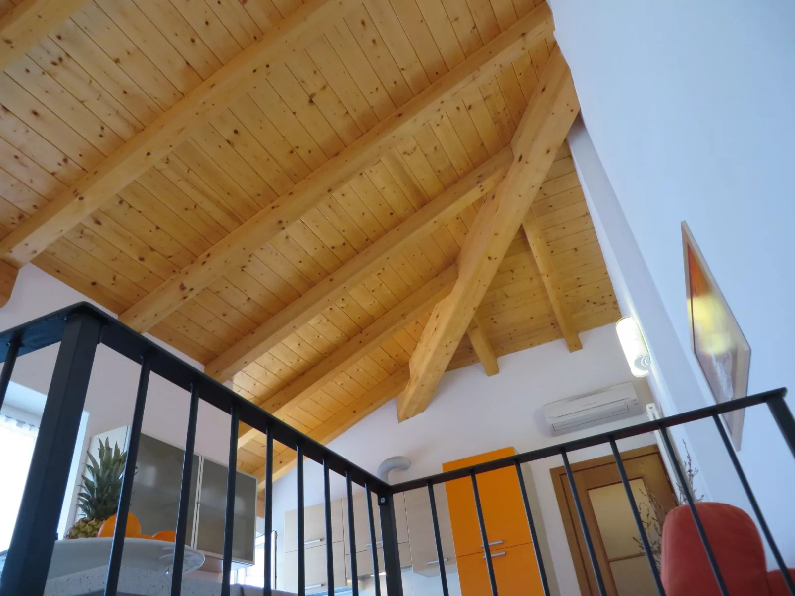 Schönes Dachgeschosszimmer mit großem Balkon BV5-Image-tags.info