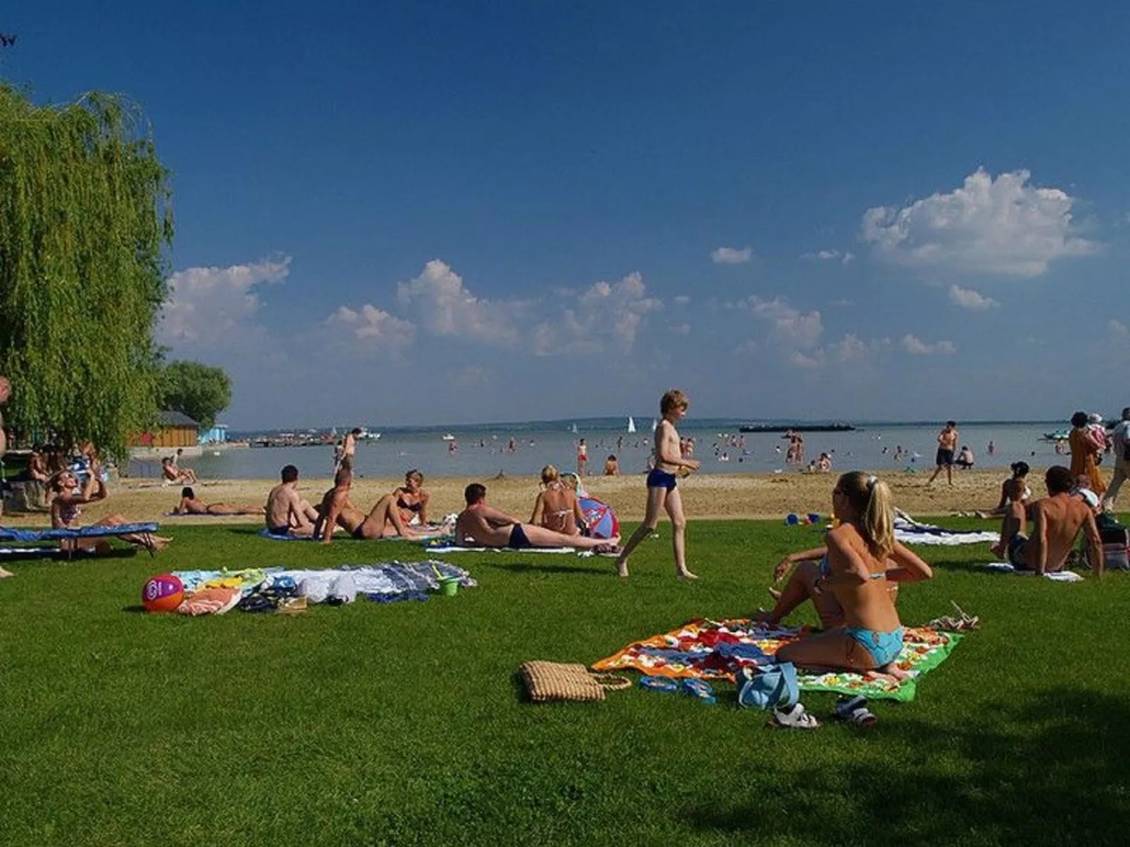 Wohnung in Balatonberény mit Möblierter Terrasse-Buiten