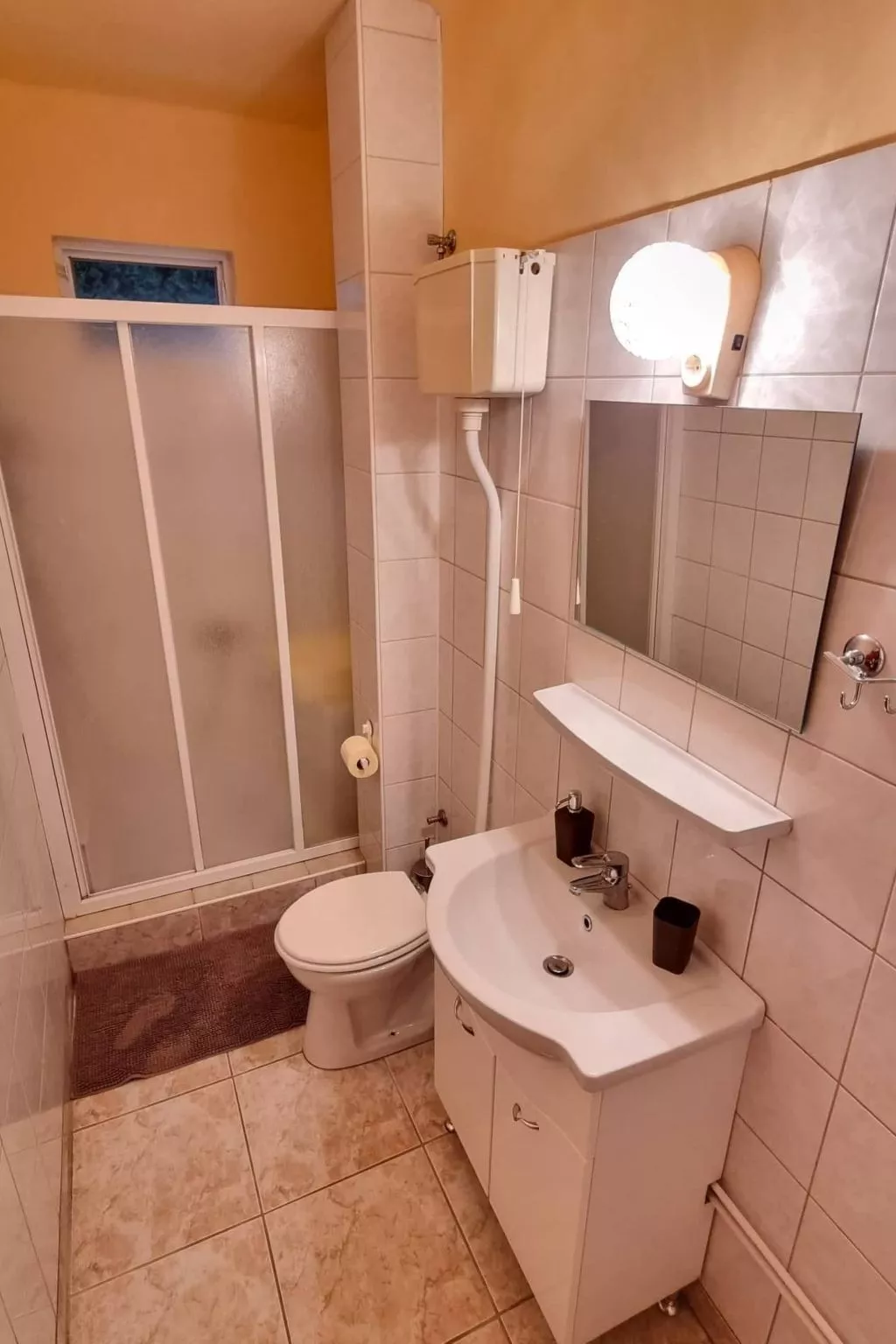 Mit Grill, Terrasse und Garten-Binnen