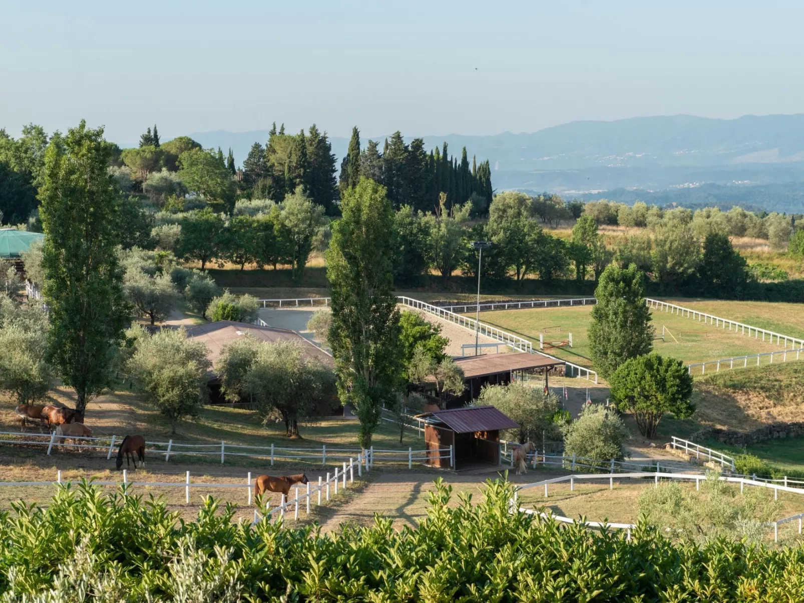 Unterkunft in der Residenz, Schwimmbad, Tennis, Restaurant-Buiten