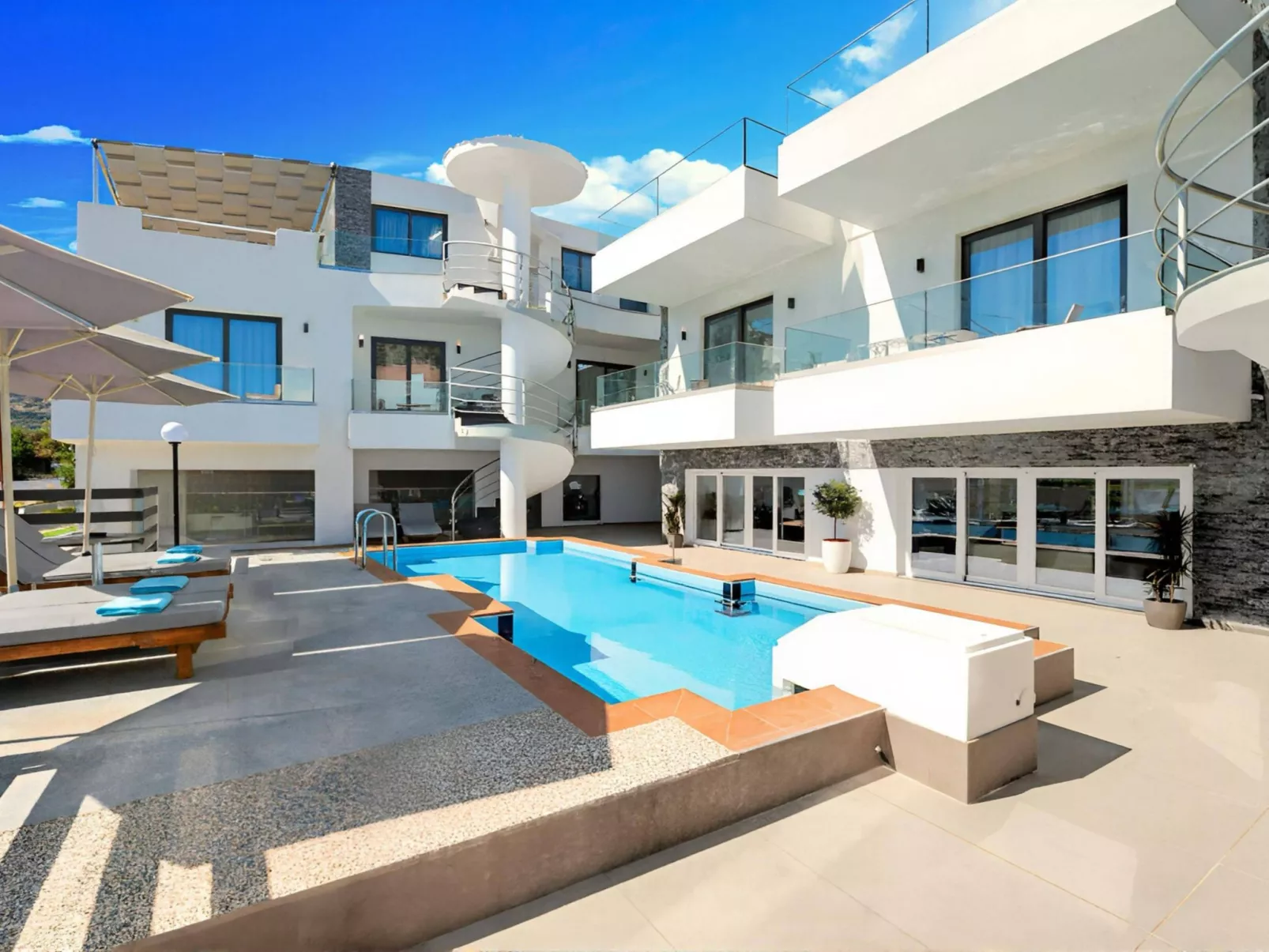 Pnoe Beachside Studio-Binnen