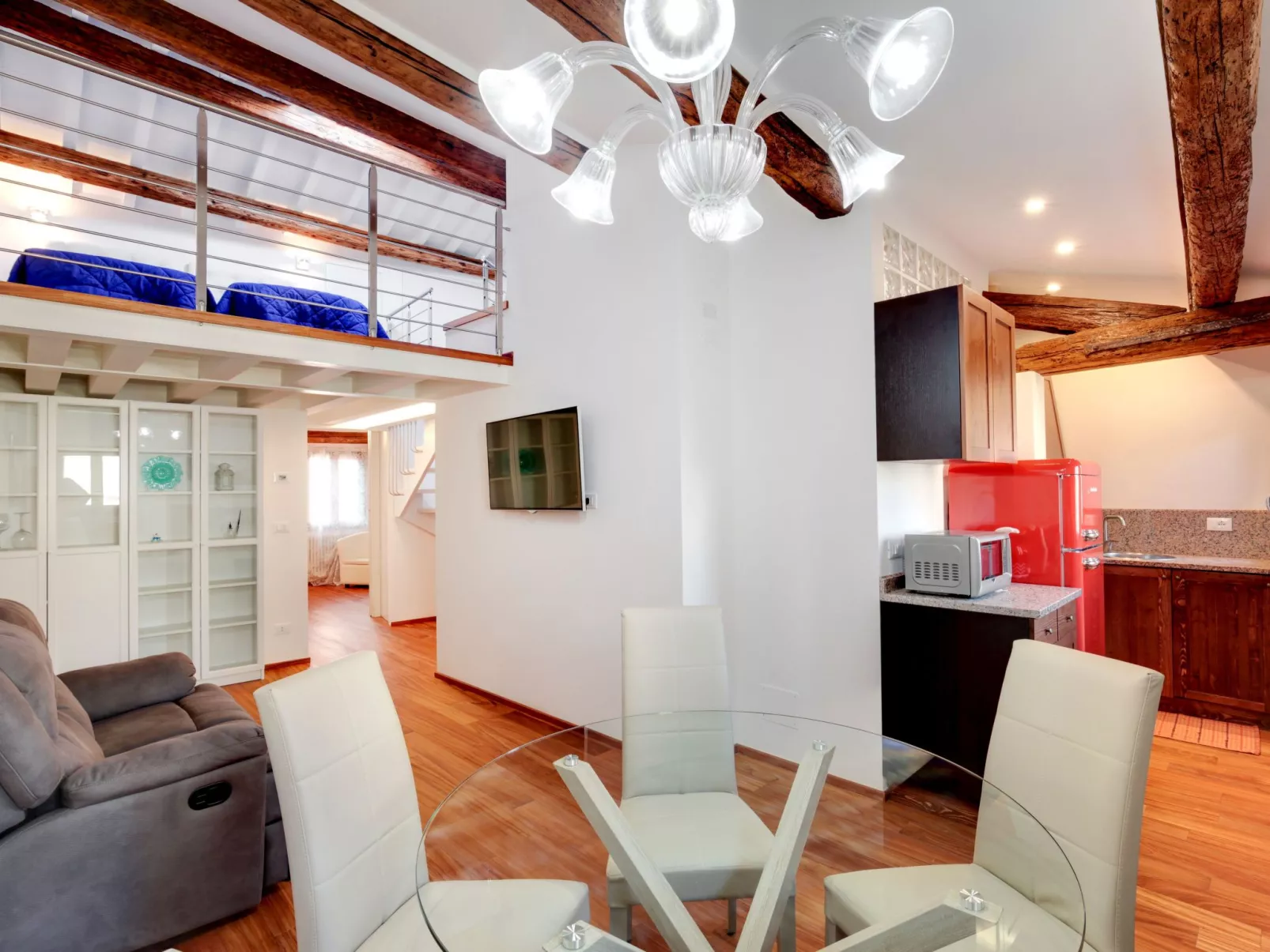 The Countess apartment-Binnen