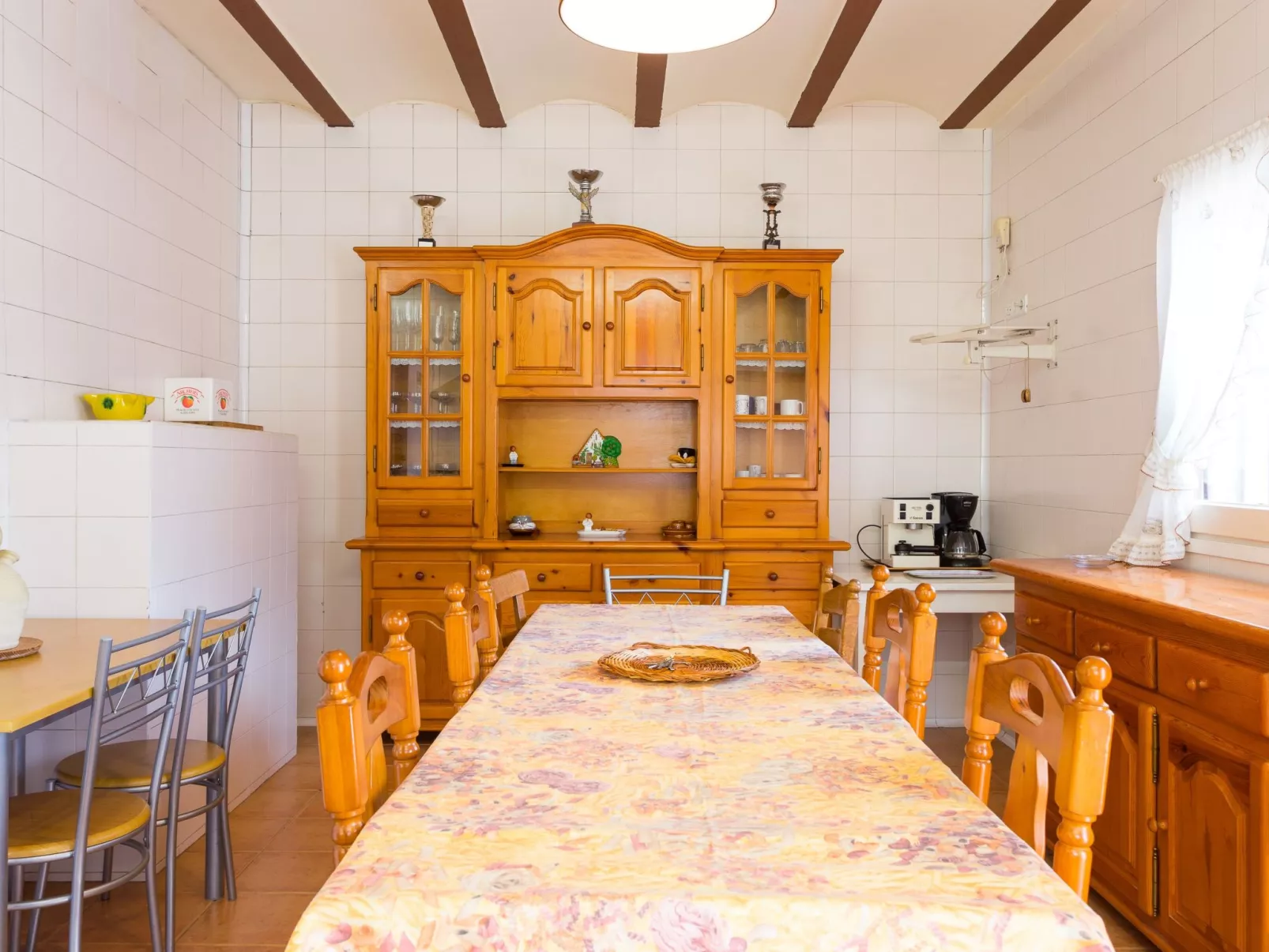 Großes Haus mit Schwimmbad und Barbecue-Binnen