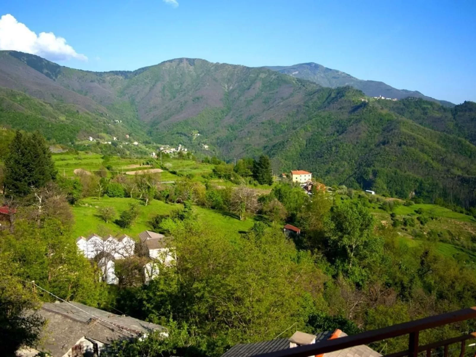 Panoramahaus zwischen den Cinque Terre und Portofino-Binnen
