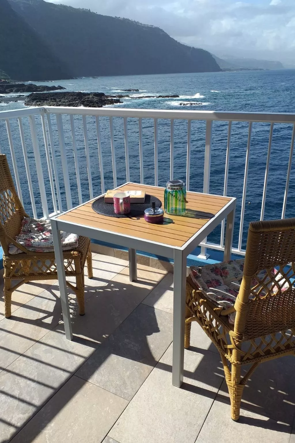 In Mesa Del Mar mit Offenem Balkon-Binnen