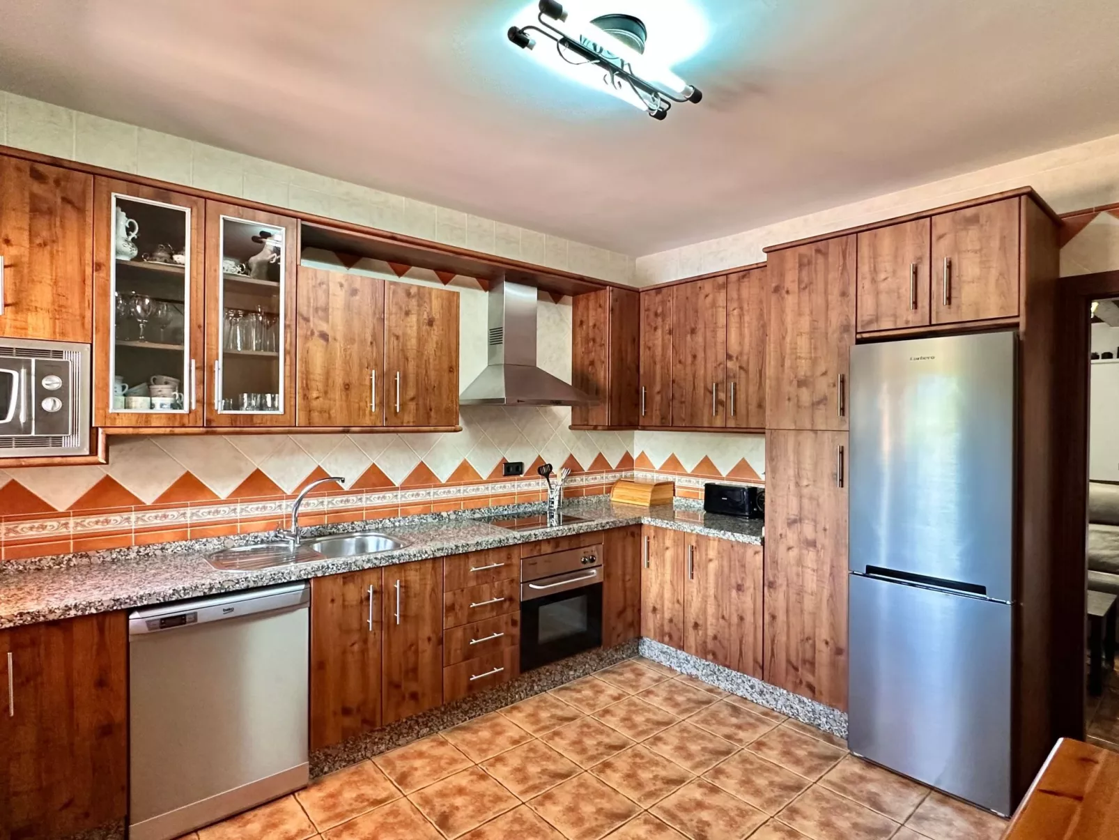 Charmantes Ferienhaus mit Grill und Schwimmingpool-Binnen