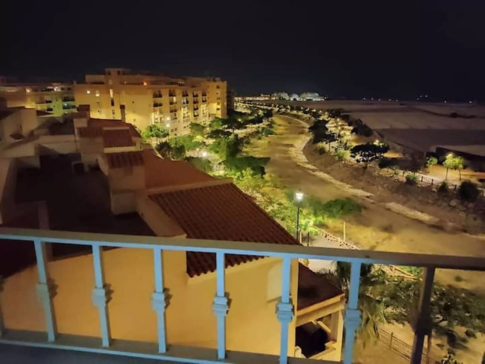 Sun Beach Aguadulce mit Parkplatz-Image-tags.info