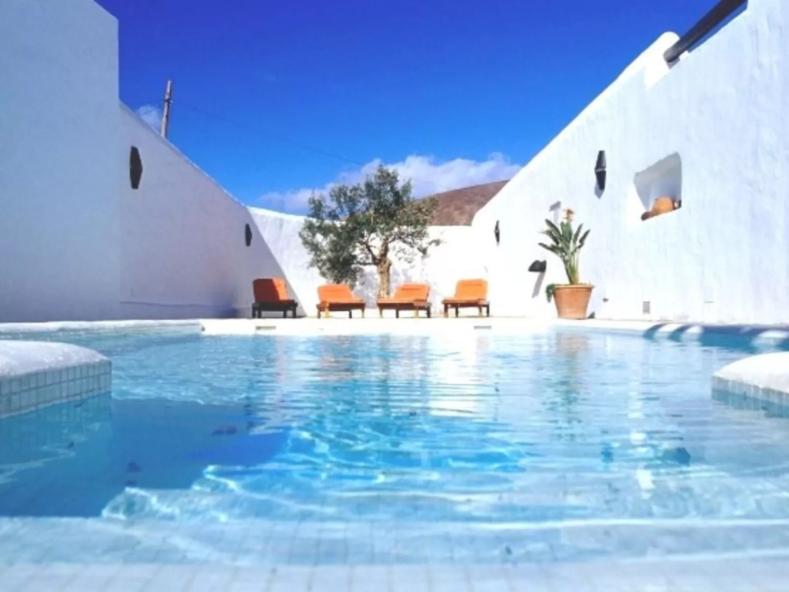 Bauernhaus mit großem Garten und beheiztem Pool-Buiten