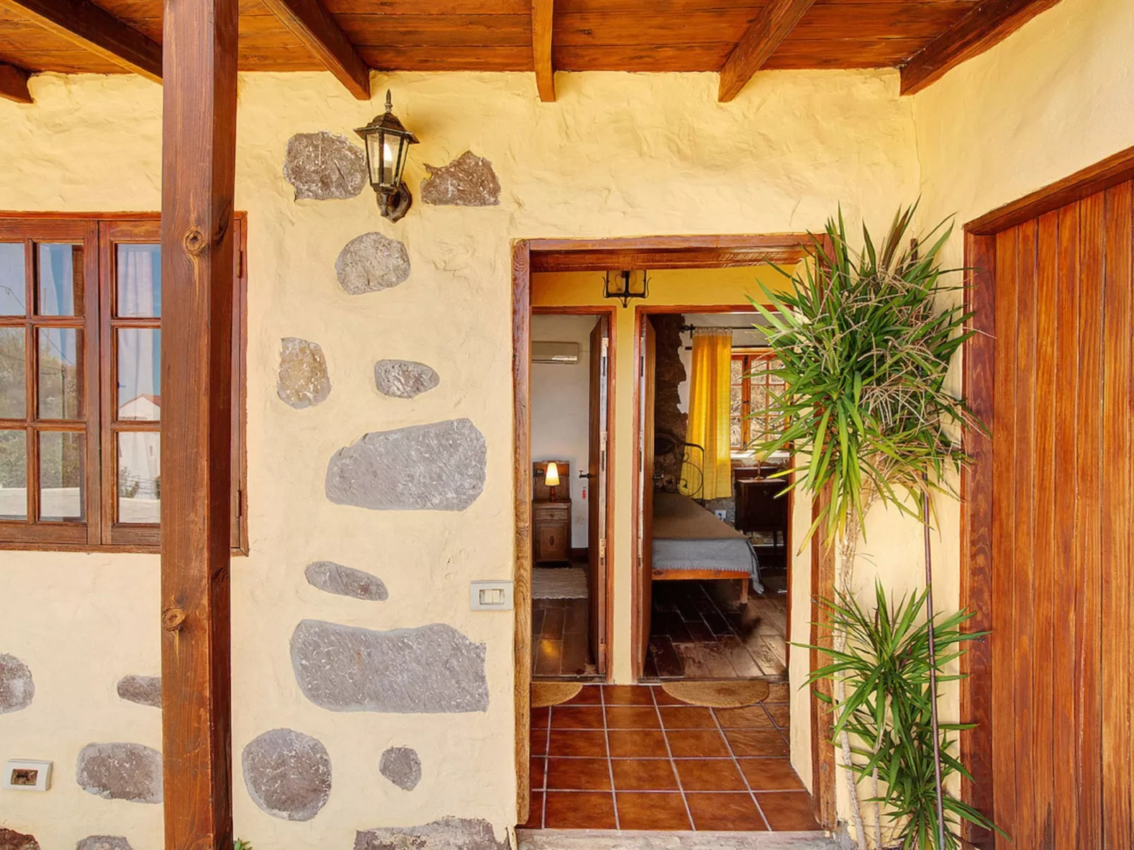 250 Jahre altes Steinhaus mit zwei Terrassen inmitten einer wunderbaren Naturla-Binnen