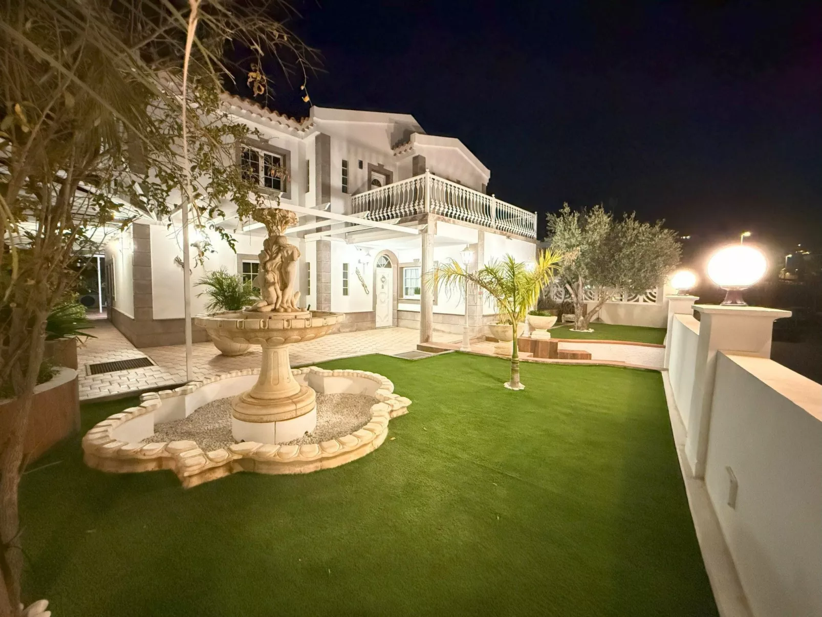 Villa "Esmeralda" mit Garten, Grill und Terrasse-Buiten