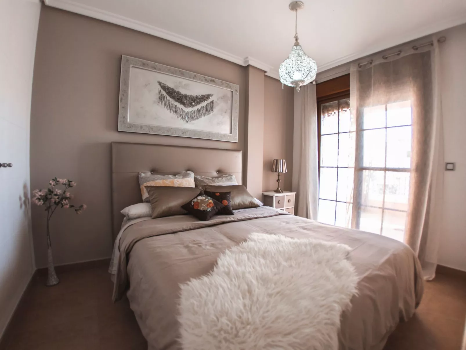 La Invincible Terreros in der 1. Reihe des Strandes-Binnen