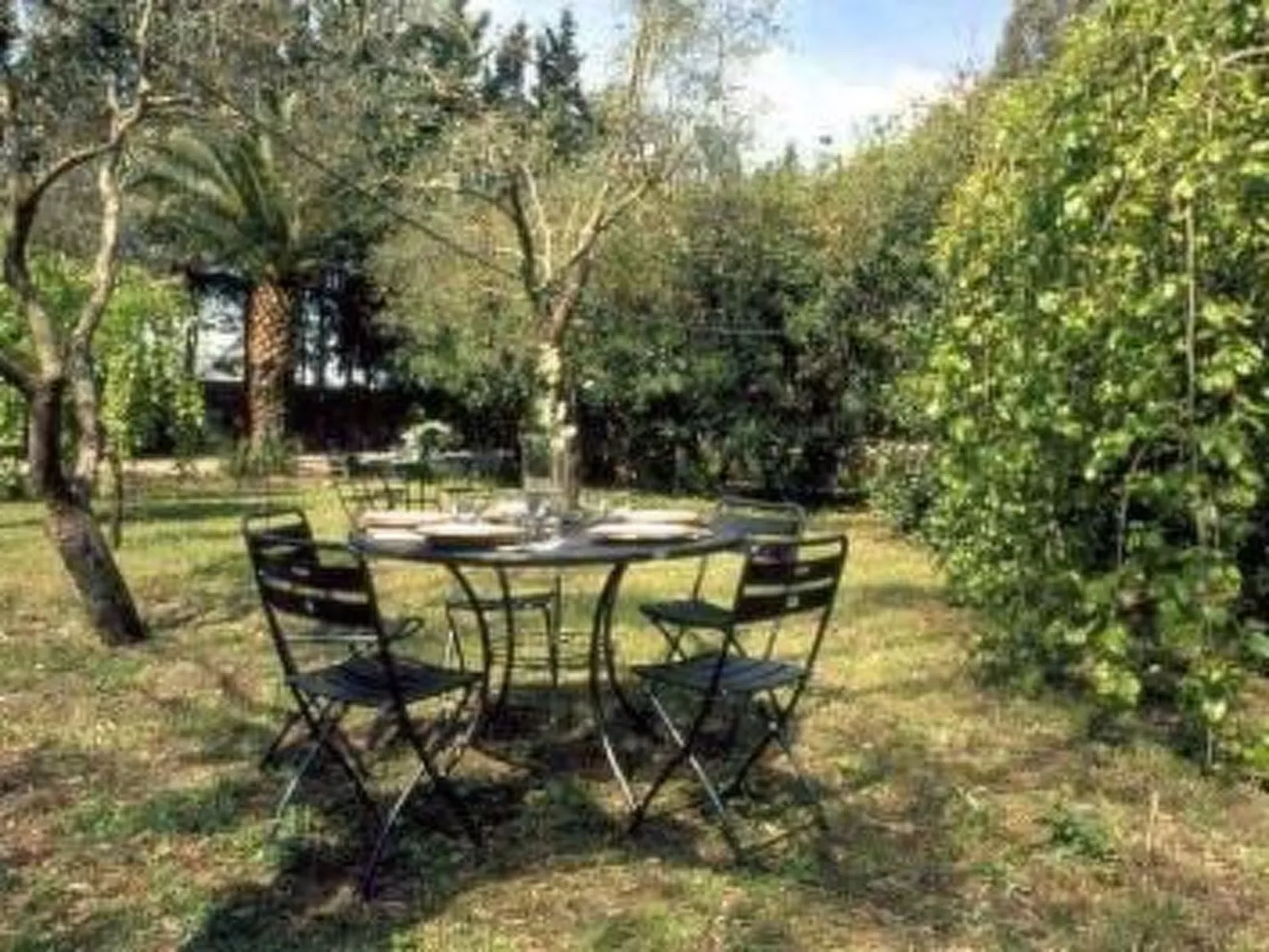 Mit Privatparkplatz-Binnen