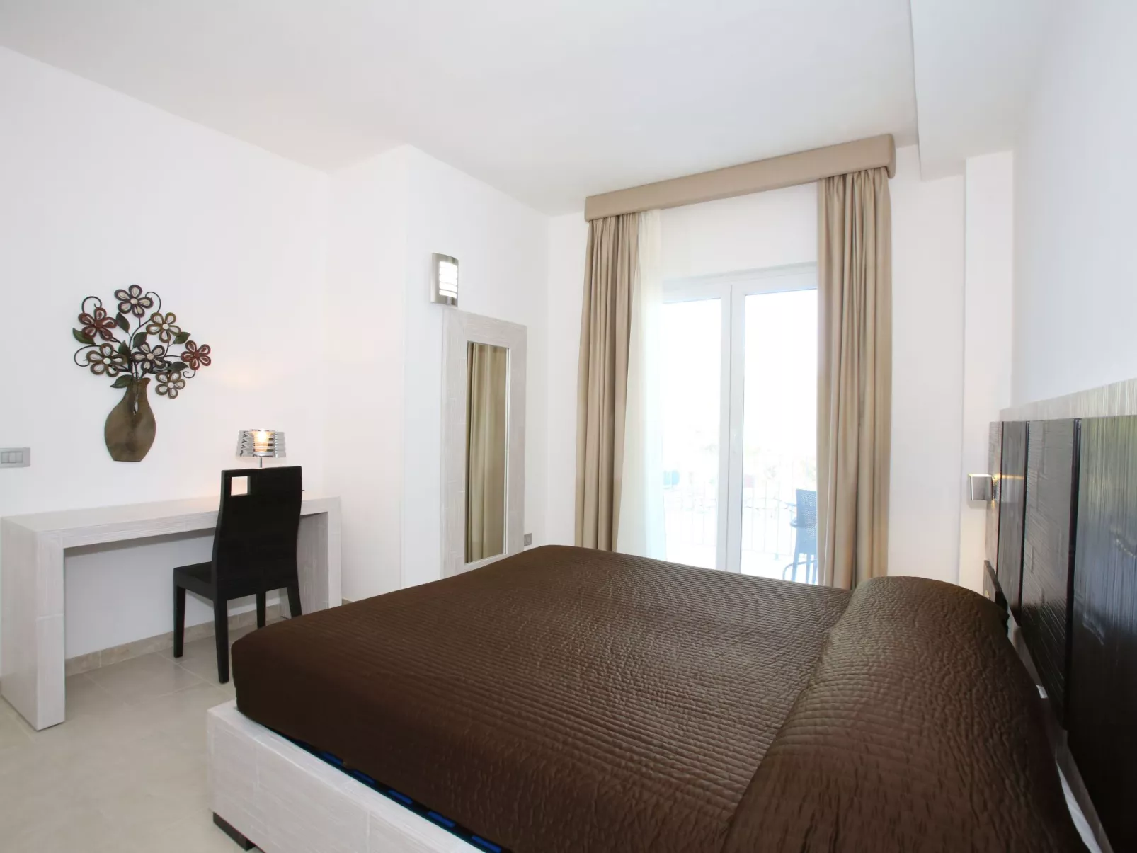 Villa Minerva mit Panoramapool-Binnen