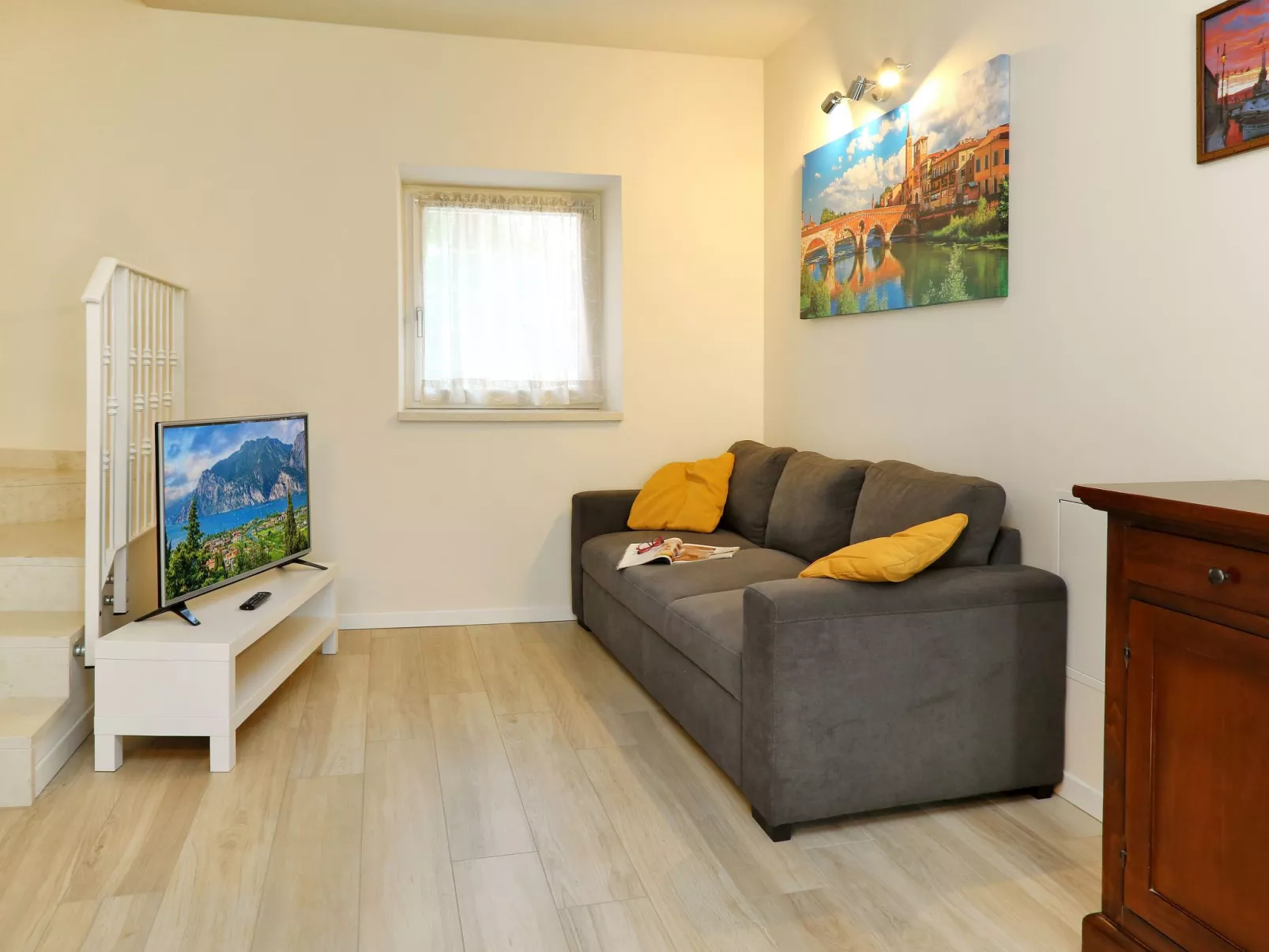 'Vall' mit Privatparkplatz-Binnen