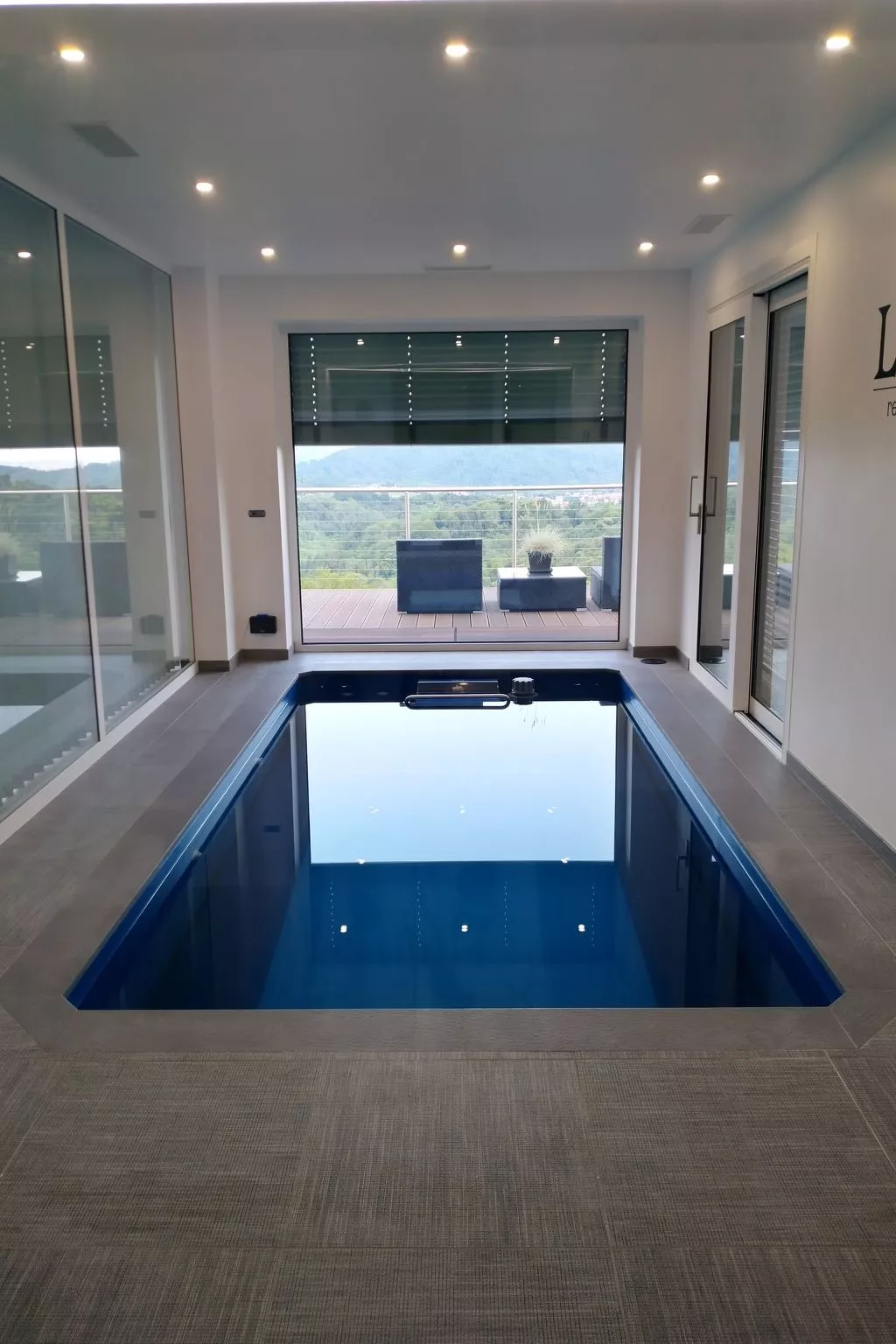 Wunderschönes Ferienhaus mit Pool und 360° Blick-Binnen