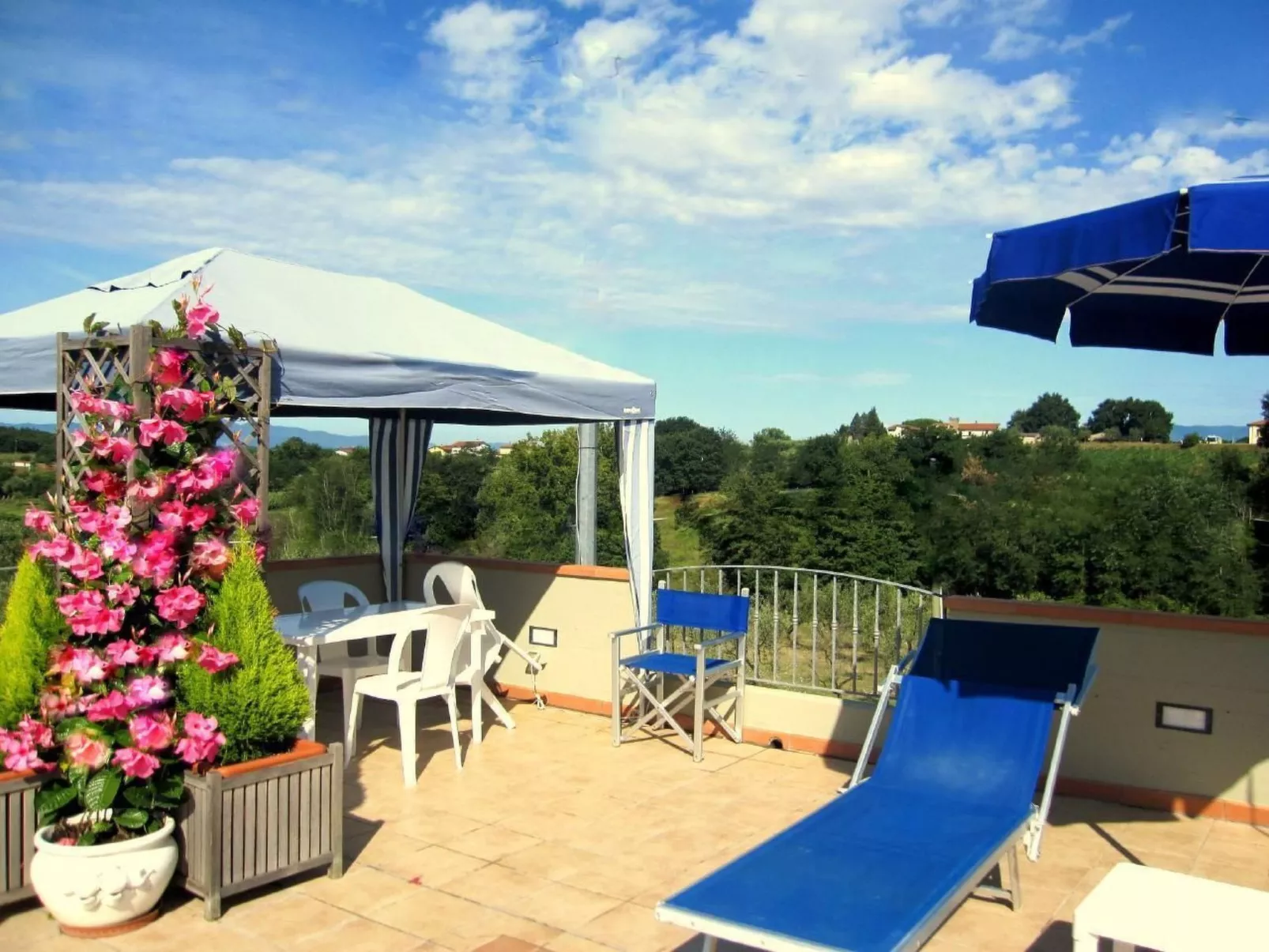 Meisterhaussiedlung mit Schwimmbad-Binnen