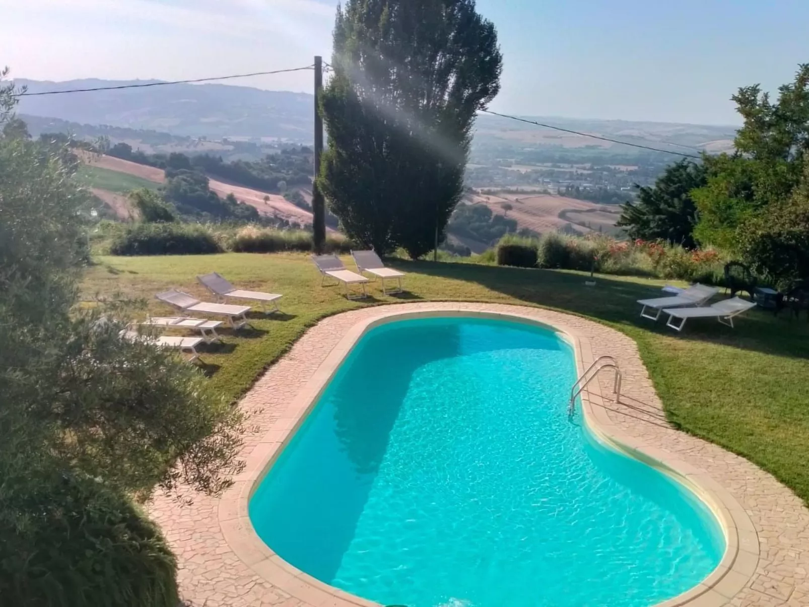 Charmante Lösung, Schwimmbad 10 Minuten vom Meer entfernt-Buiten