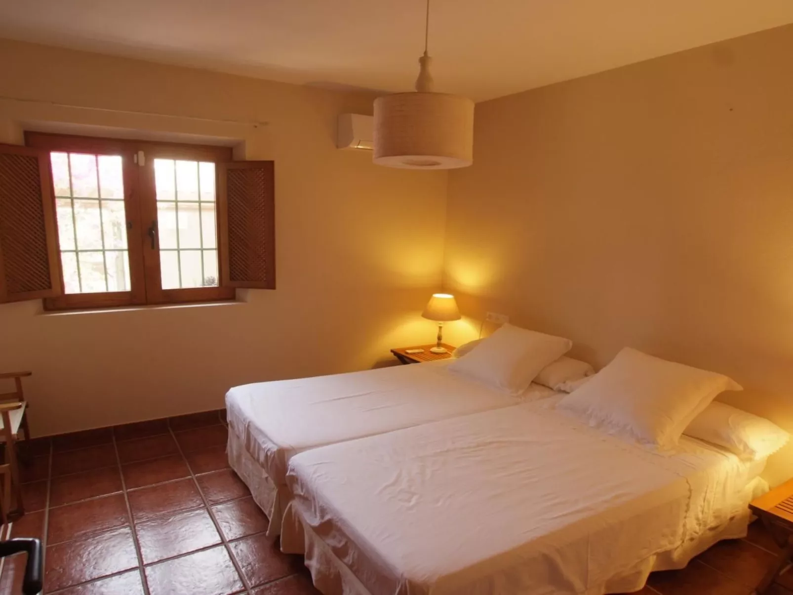 Schöne Villa für 6 Personen mit Schwimmbad-Binnen