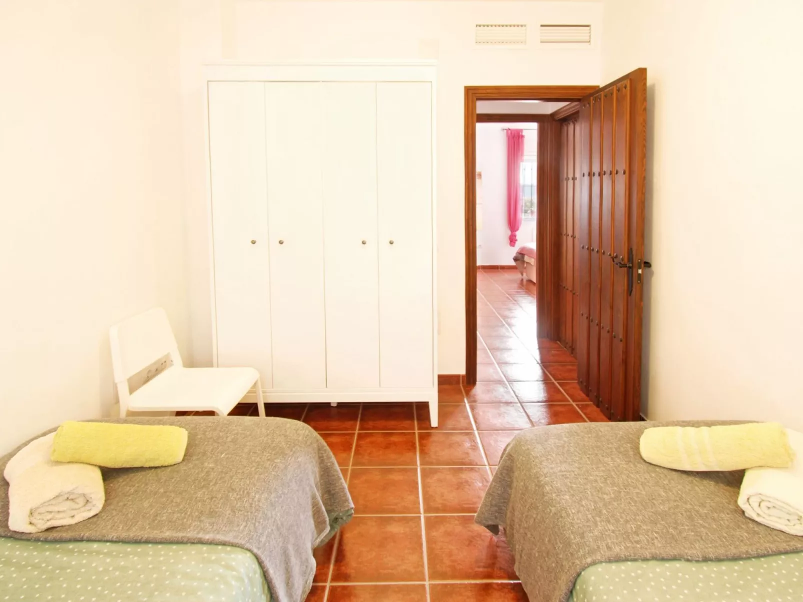 Ganzes Haus in Comares mit abschließbarem Parkplatz-Binnen