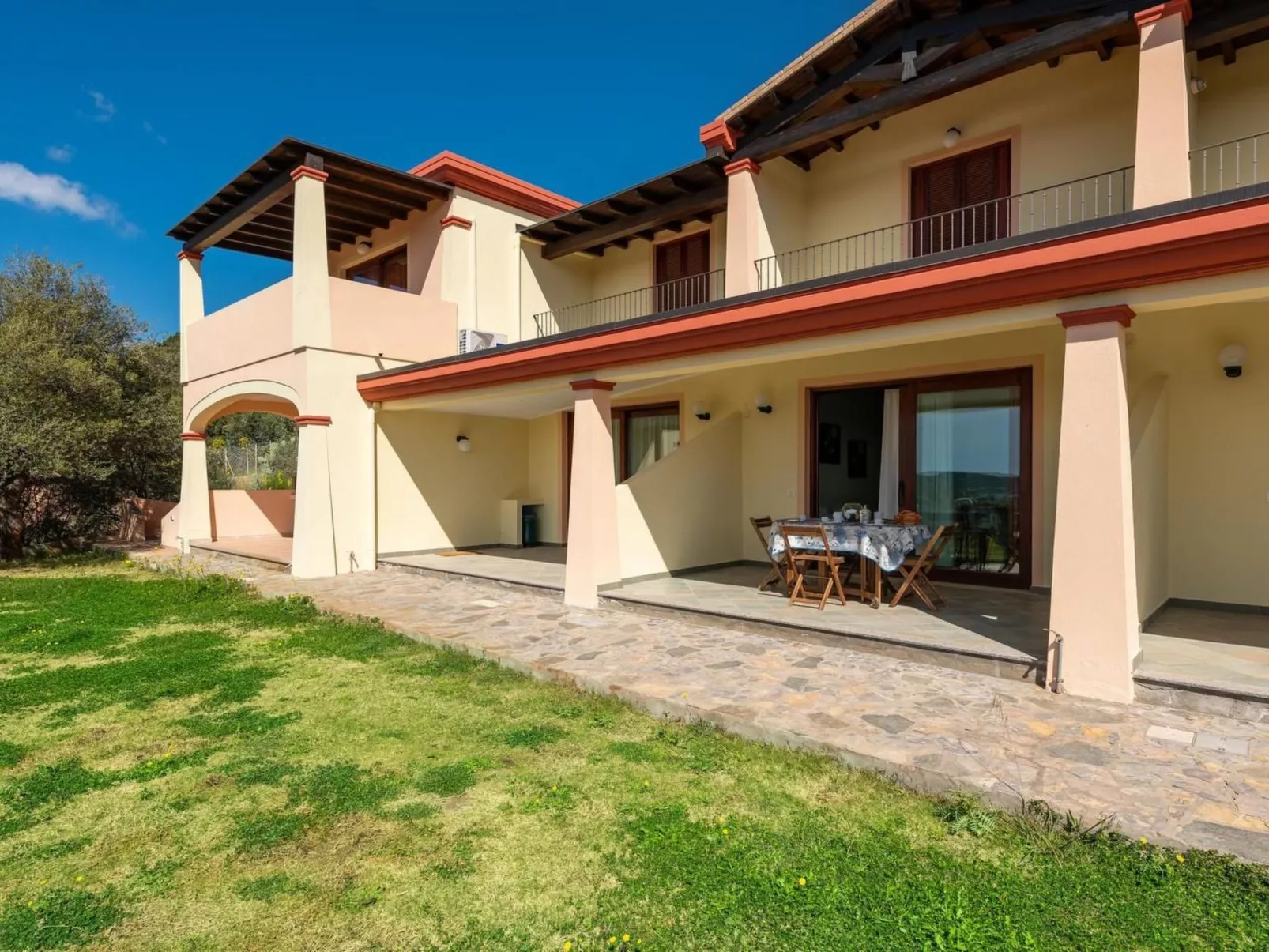 Haus mit Panoramablick in Chia in natürlicher Umgebung-Image-tags.info