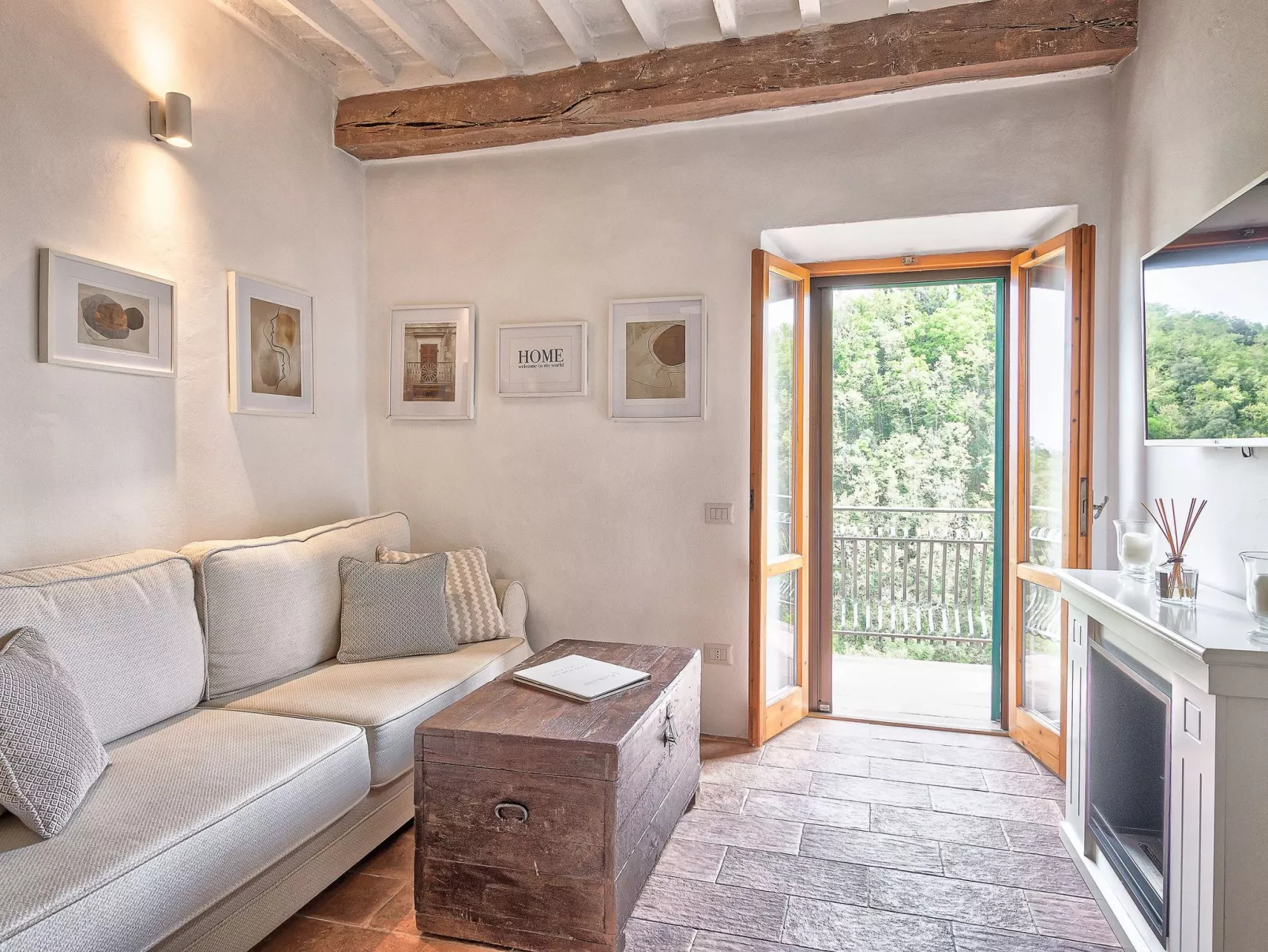 Charmante toskanische Wohnung mit Balkon und Blick.-Binnen