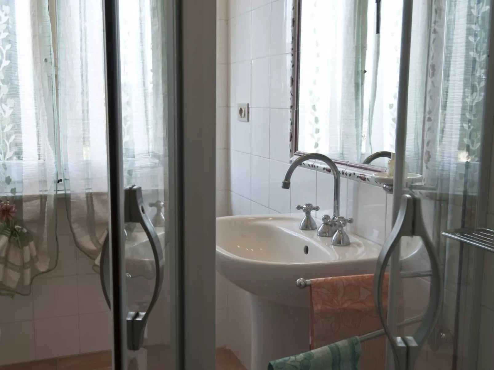 Landgut "Rondine" mit Garten, Grill und Terrasse-Binnen