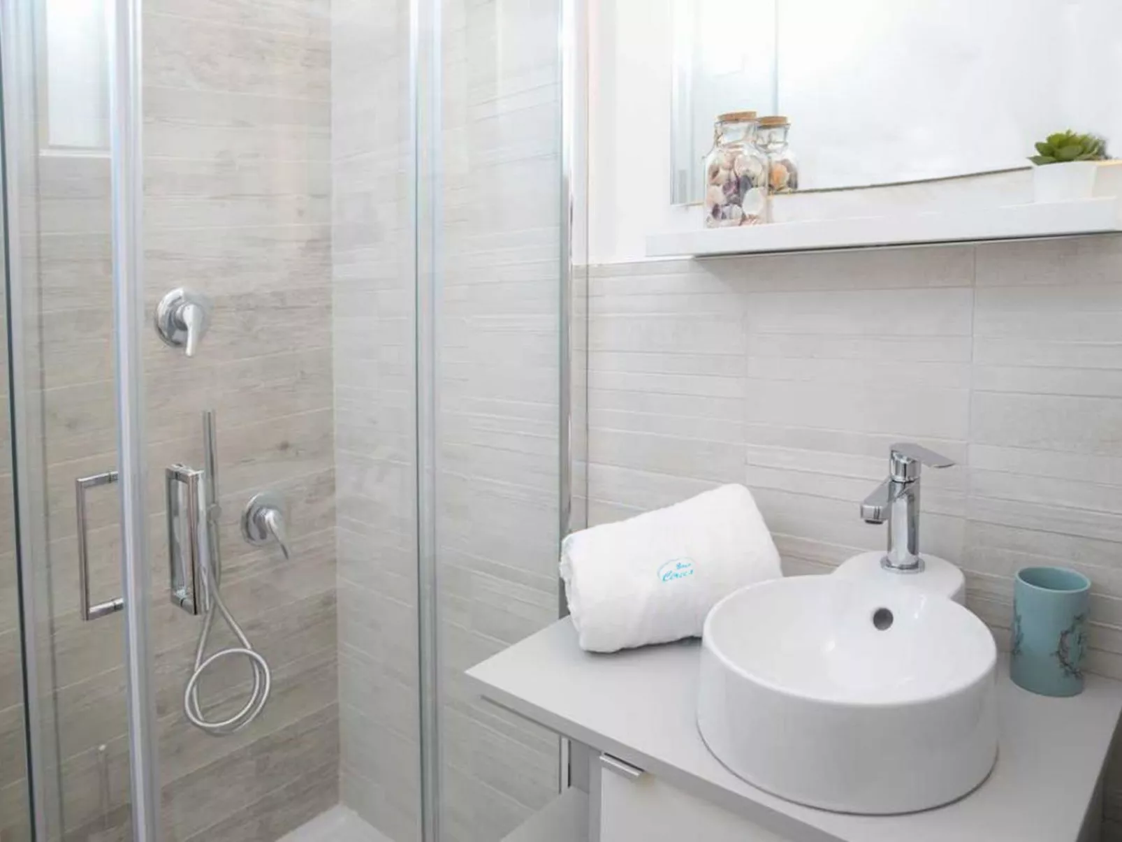 Edoné, Wohnung mit Blick auf einen Sandstrand-Image-tags.info