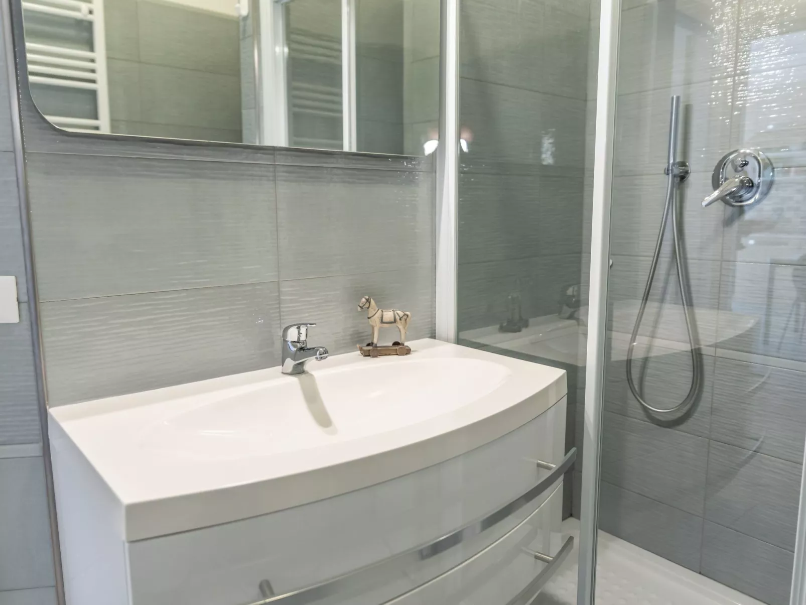 "Sirio" mit Gemeinschaftspool und 200 m vom Meer entfernt-Binnen