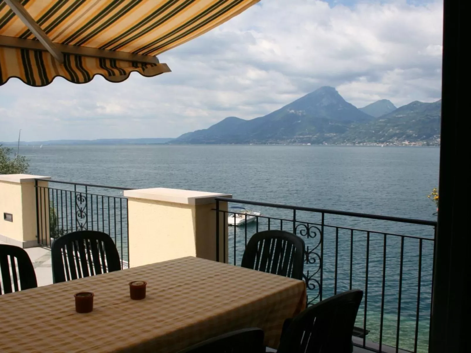 Wohnung 'Casa Cedraia' mit Wasserblick-Binnen