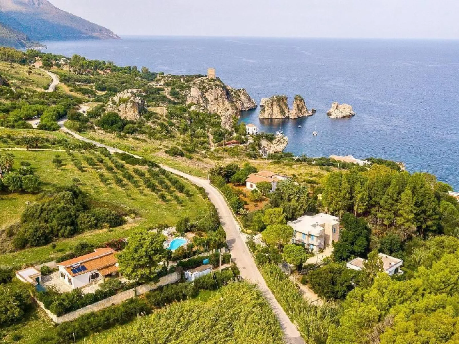 Ferienvilla "La Vela" mit Blick auf das Wasser-Image-tags.info