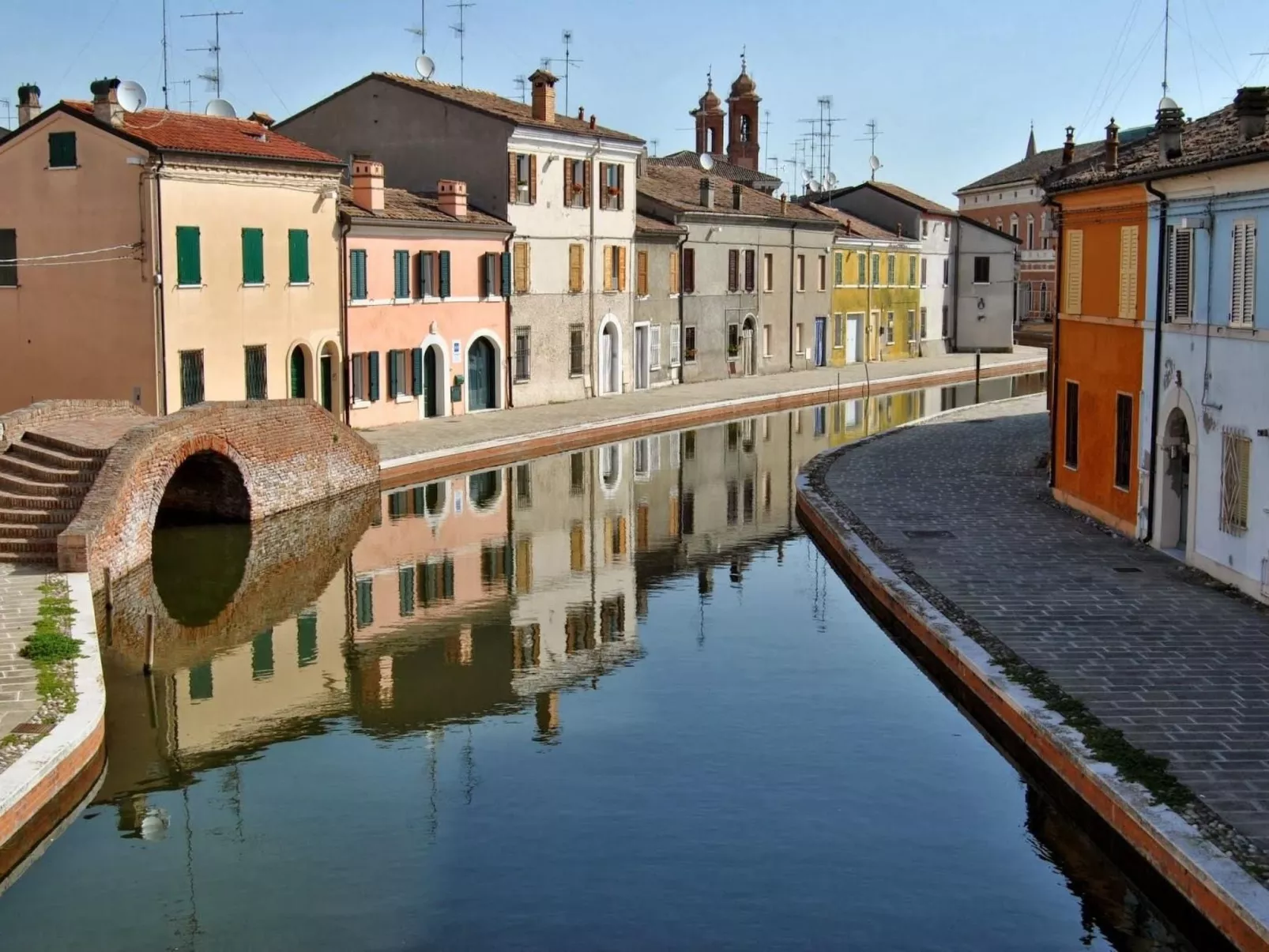 Vier-Zimmer-Villa, 2 Bäder, 2 Gärten, 2 Klima-Binnen