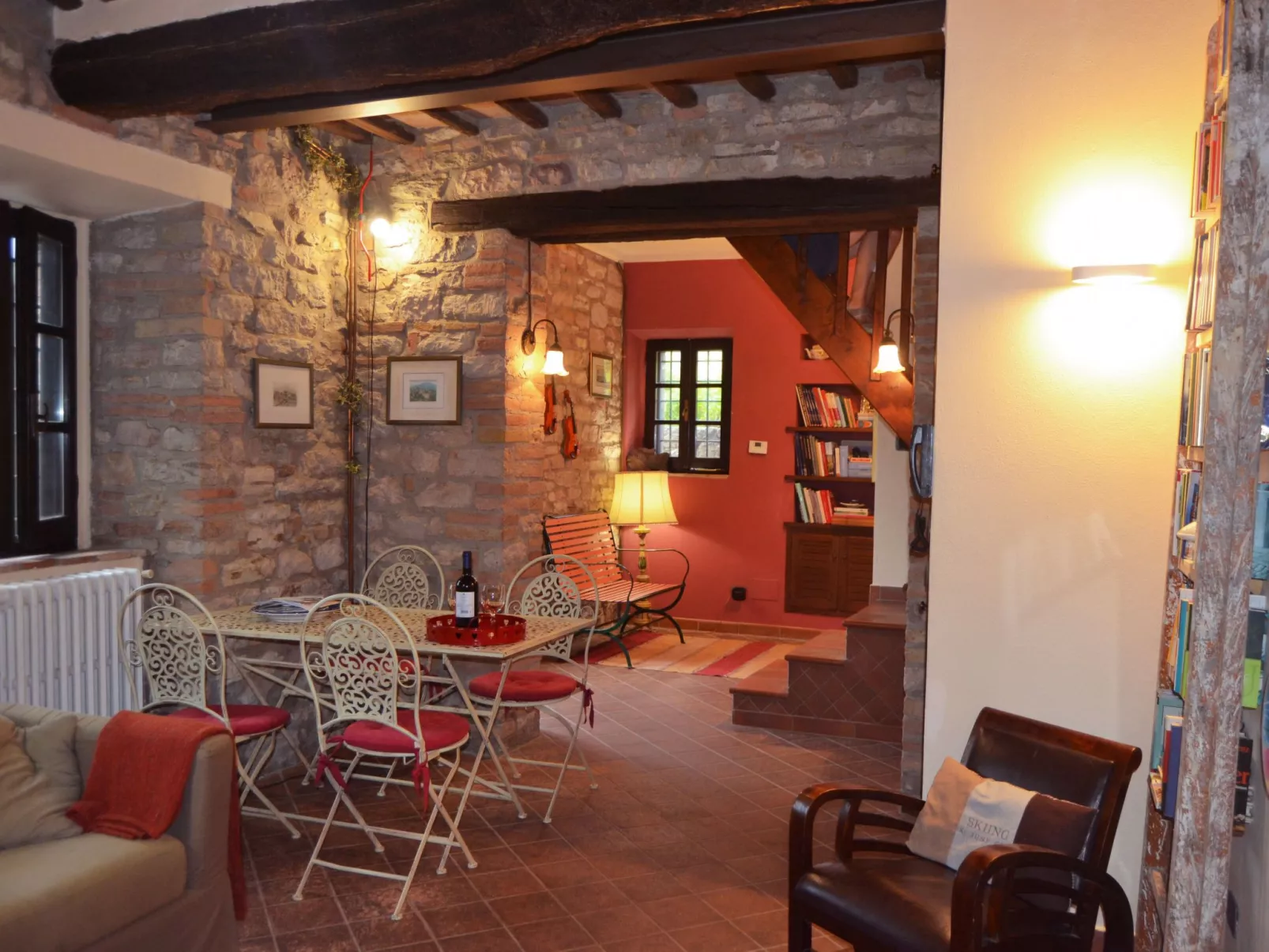 Altes Steinhaus mit Garten-Binnen