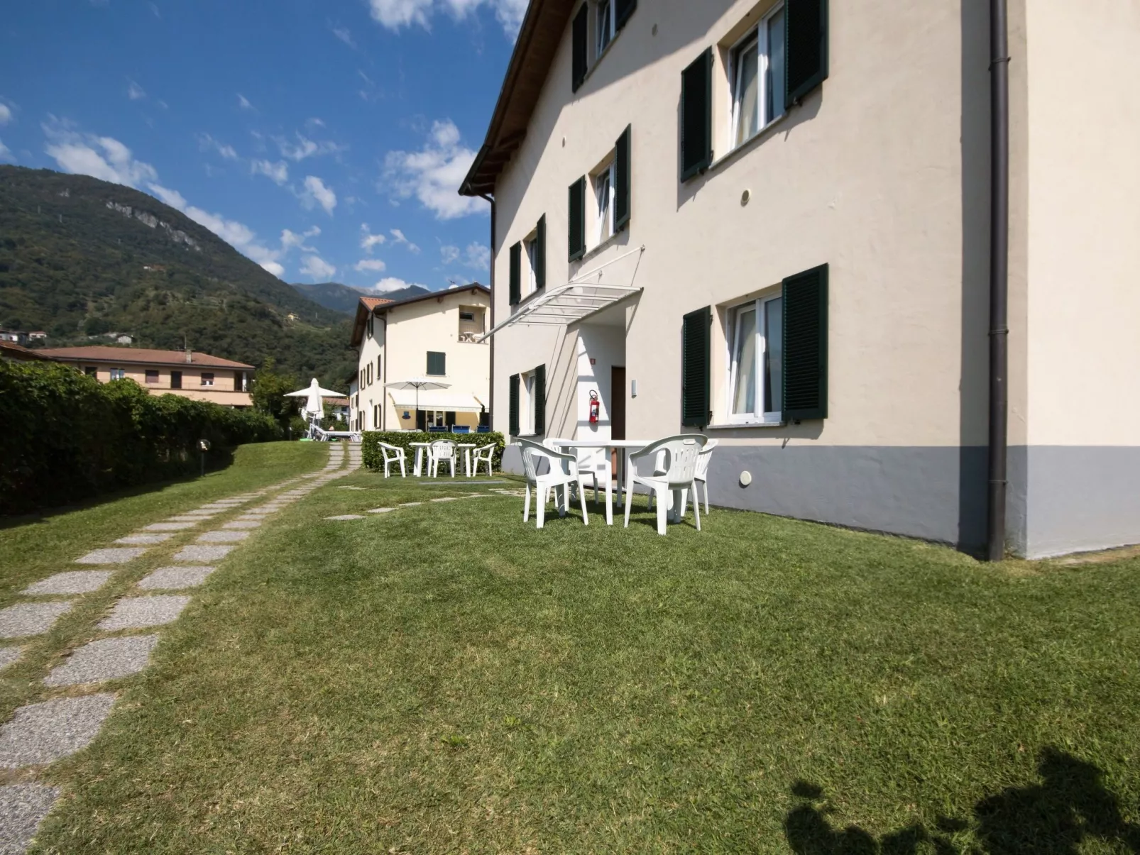 Angenehme Wohnung mit Garten und Pool-Binnen