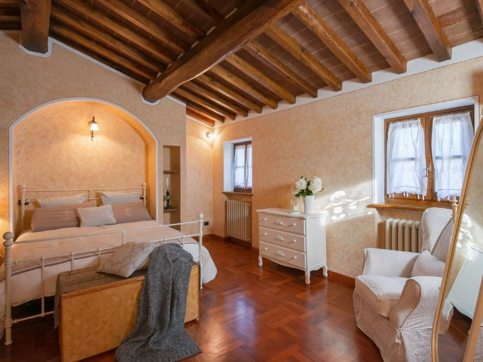 Wunderschöne Wohnung in Cortona mit Großer Terrasse-Binnen