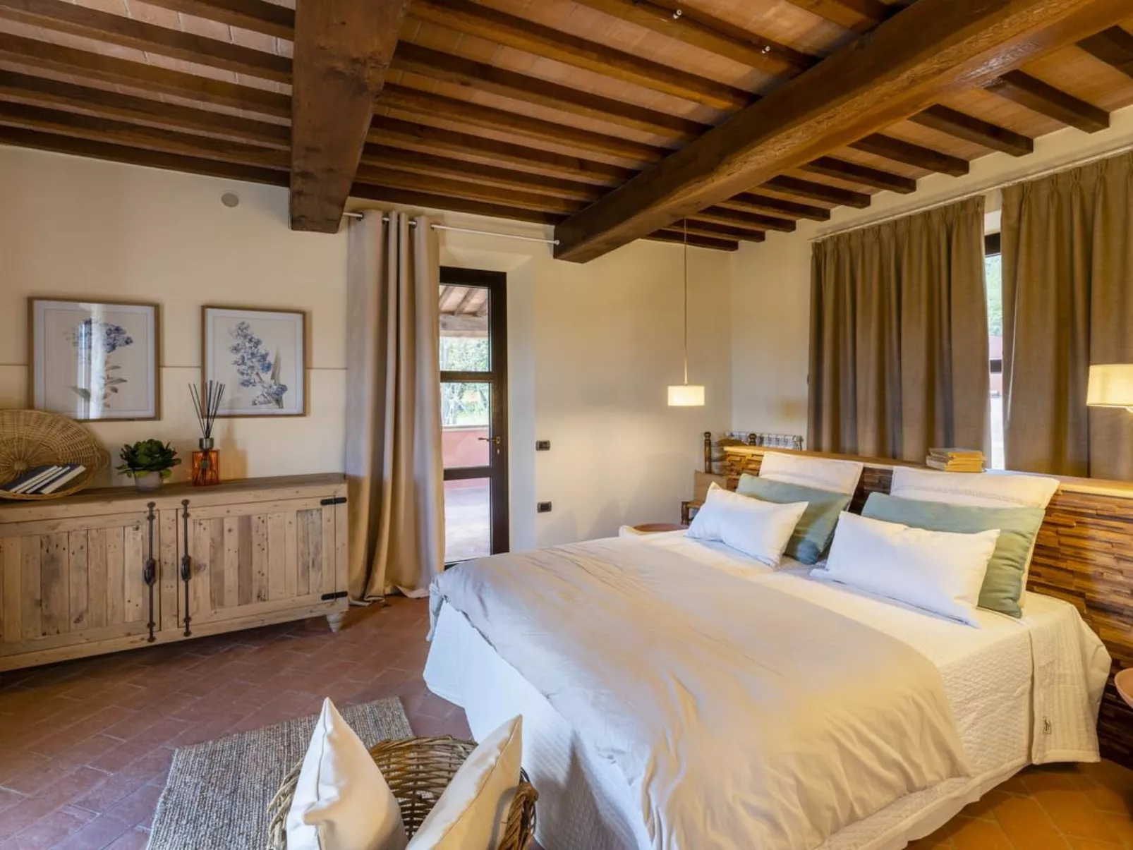 Wunderschöne Villa mit privatem Pool und Whirlpool-Binnen