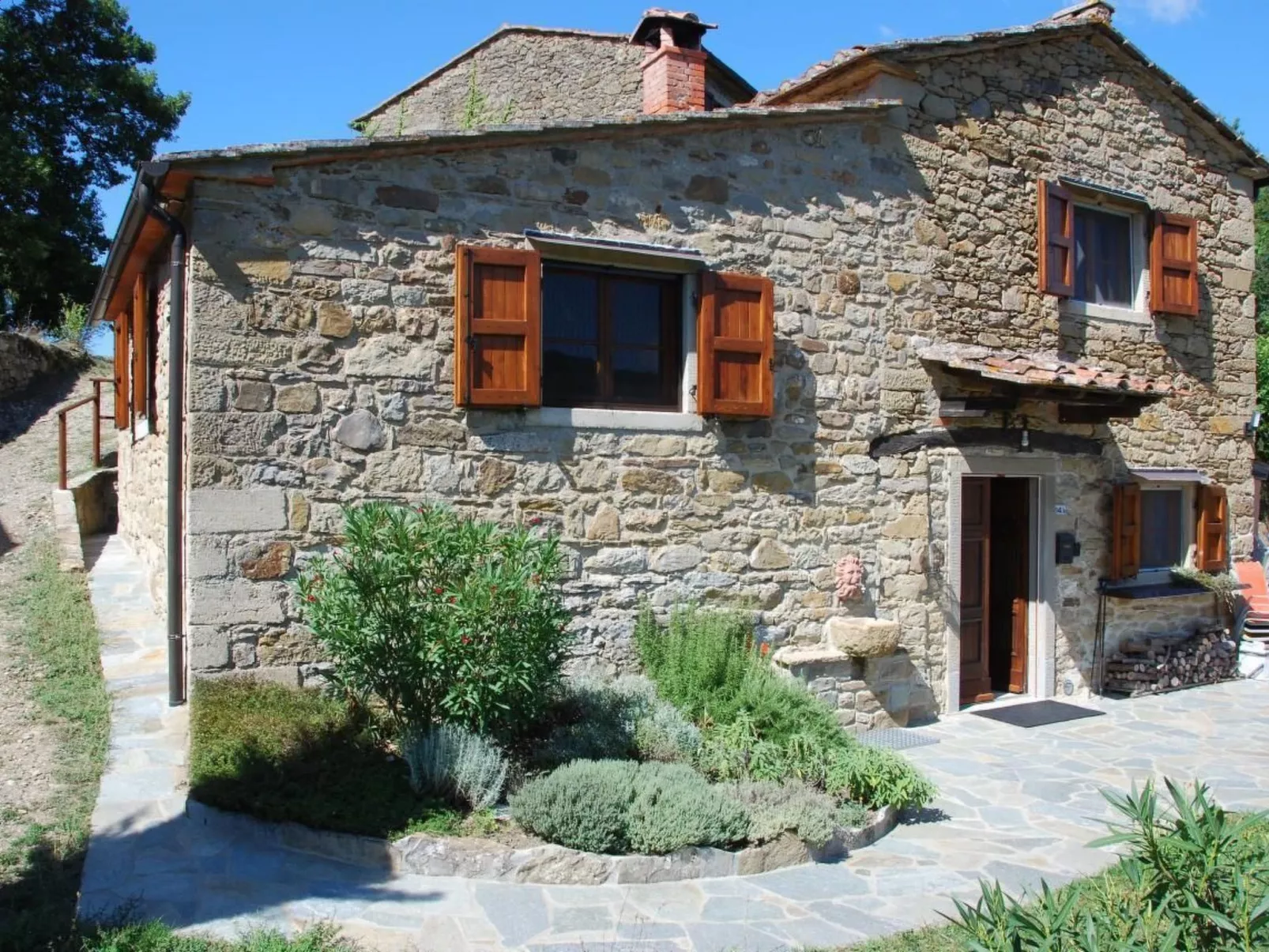 Villa Chimera mit Pool-Buiten